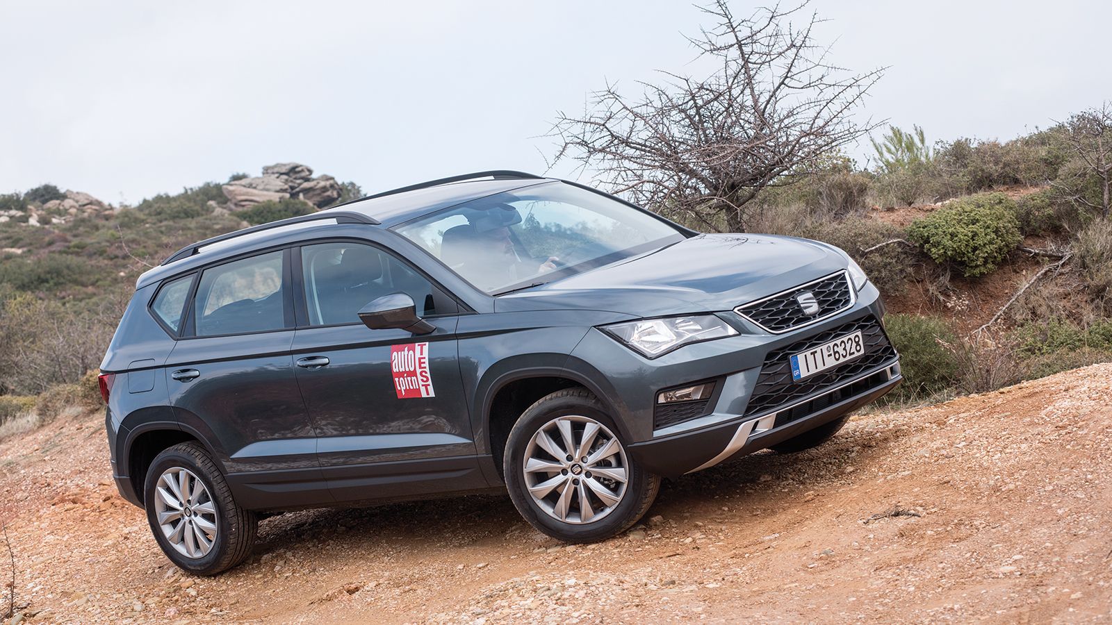 Ως crossover και δη δικίνητο, το Ateca σε αυτή την έκδοση δεν μπορεί να προσφέρει τίποτα περισσότερο από απλά κίνηση σε πατημένο χώμα.
