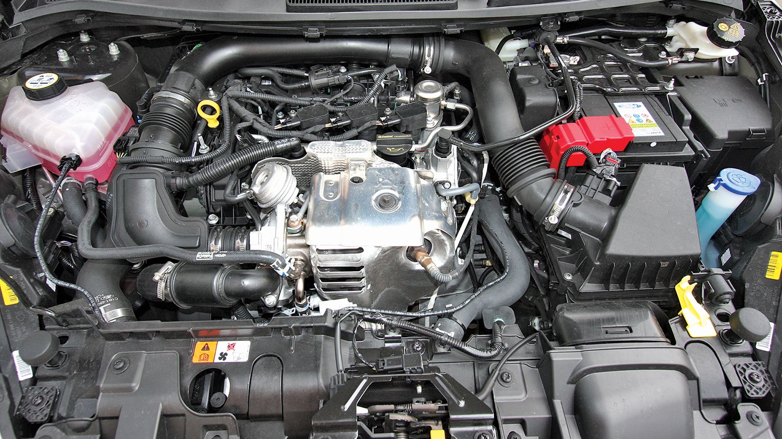 Ο 1,0 EcoBoost των 140 ίππων τονίζει τον σπορτίφ χαρακτήρα του Fiesta, προσφέροντας γρήγορες επιδόσεις.