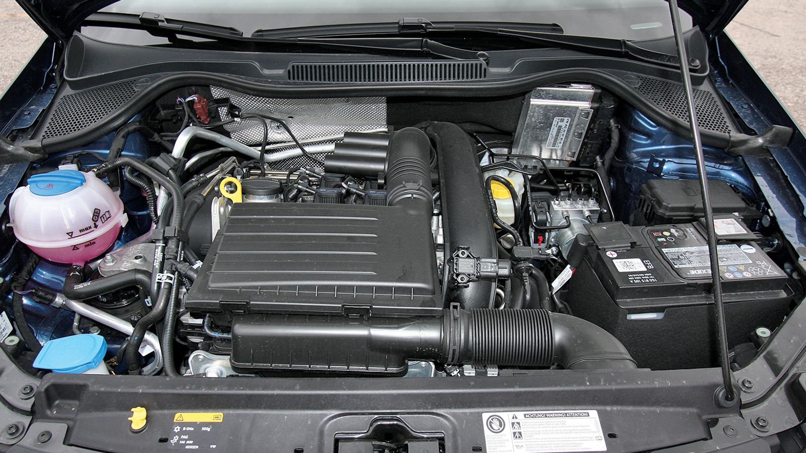 Ο 1.400άρης turbo του Polo BlueGT συνδυάζει τις γρήγορες επιδόσεις, με την χαμηλή με βάση τα δεδομένα της δύναμής του, κατανάλωση.