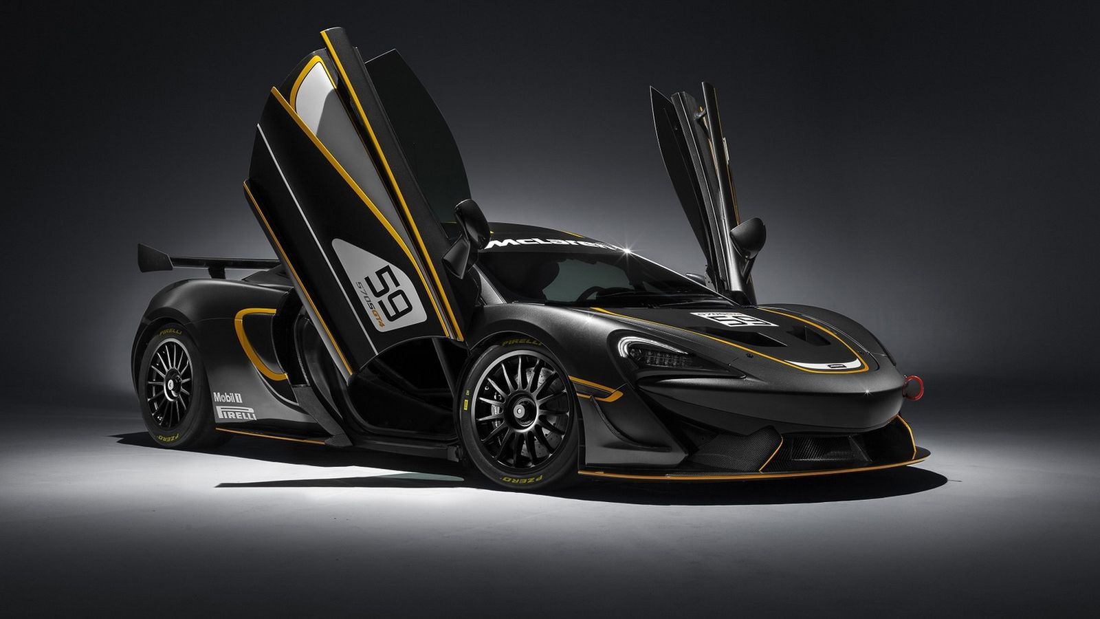 Η McLaren ετοιμάζει δύο αγωνιστικά μοντέλα, τις 570S Sprint και 570S GT4. Αμφότερα έχουν εξελιχθεί σε συνεργασία με το αγωνιστικό τμήμα της εταιρείας,
