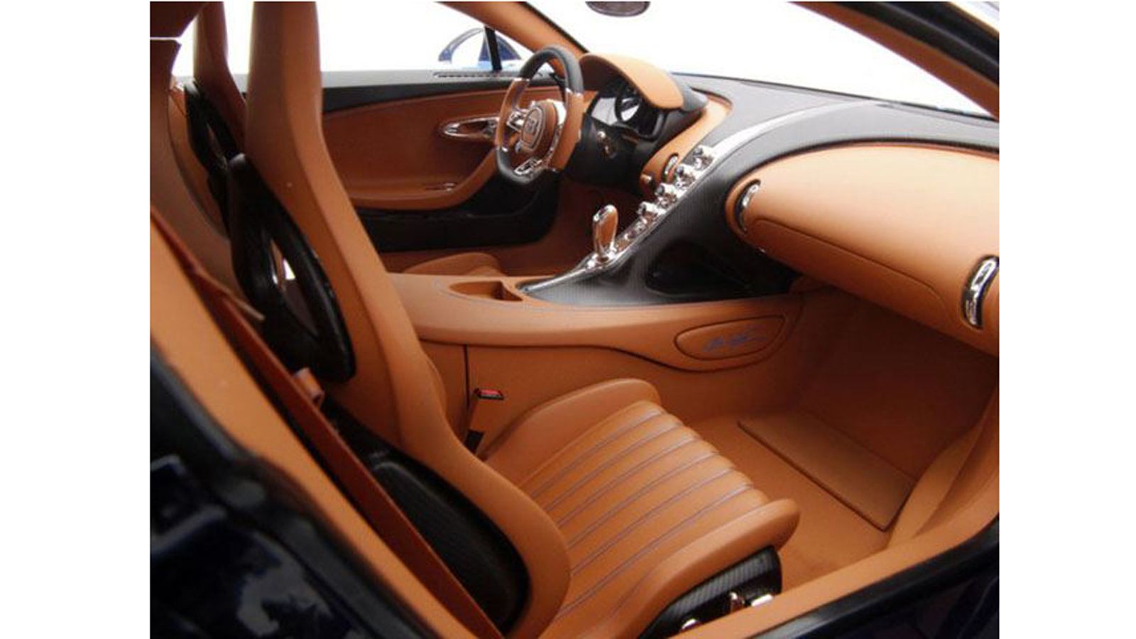 Εξαιρετικά προσεγμένο και με μεγάλη λεπτομέρεια και το εσωτερικό του μοντέλου κλίμακας.