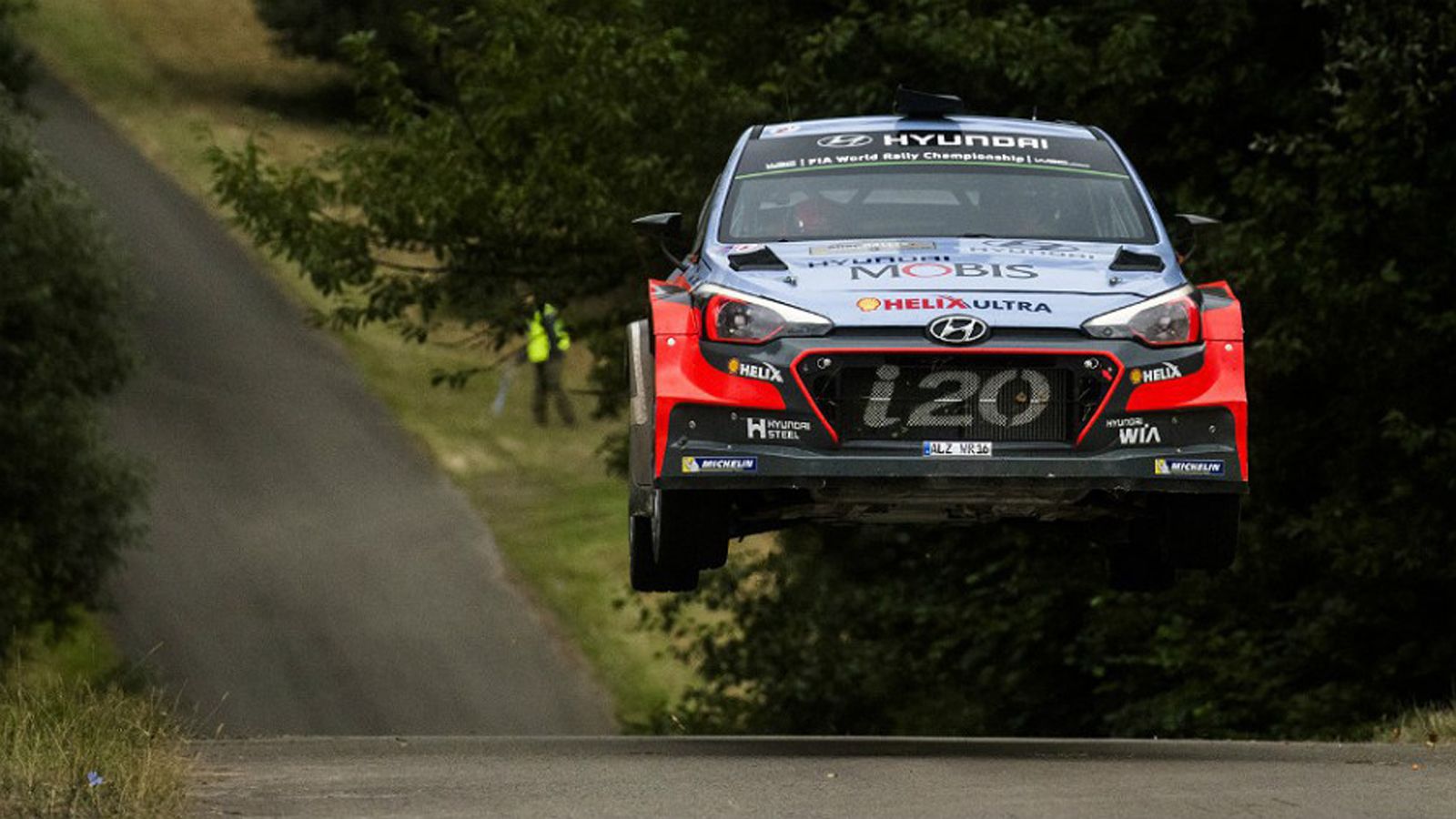 Στην τελευταία ειδική Power Stage, πρώτος βγήκε ο Neuville, κερδίζοντας και τους 3 βαθμούς μπόνους, αλλά εξασφαλίζοντας και την 3η θέση της γενικής κα