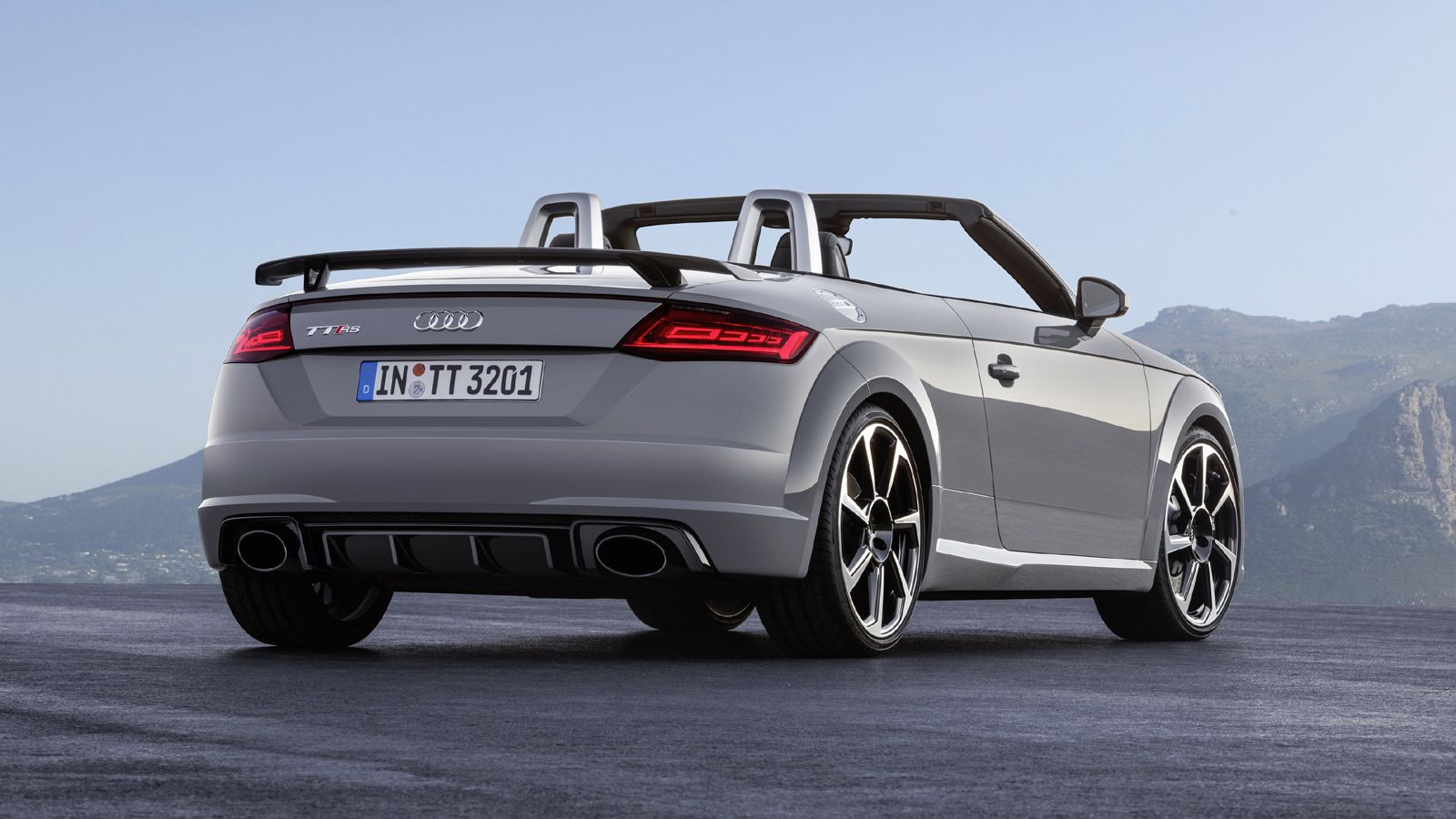 Το σπορ μοντέλο της Audi, έχει συνολικό ύψος μόλις 1,34 μέτρα, κάτι που το κάνει να έχει χαμηλό κέντρο βάρους.