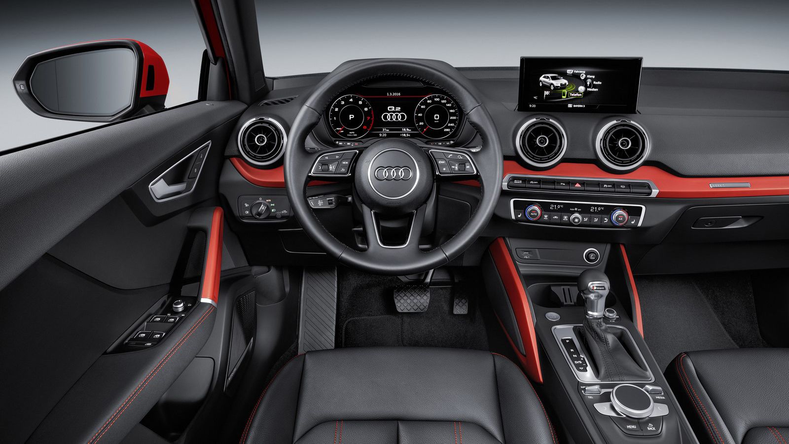 Το εσωτερικό δεν ξεφεύγει από την αισθητική των υπόλοιπων μοντέλων της μάρκας.