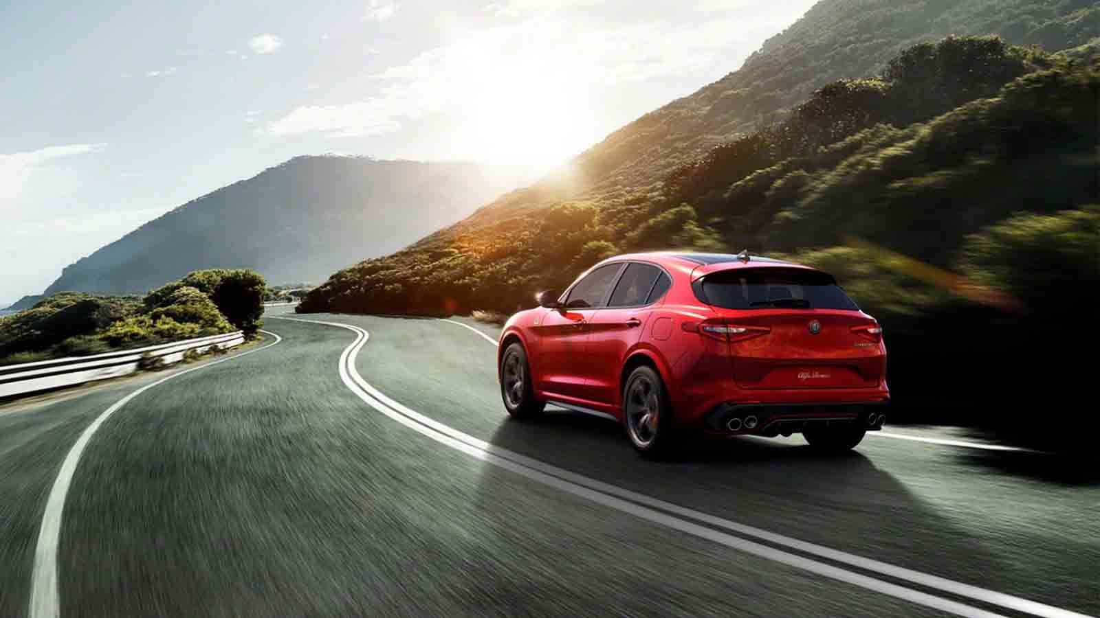 Η νέα Stelvio θα χτιστεί πάνω στην ολοκαίνουργια πλατφόρμα της Alfa Romeo Giulia, η οποία είναι πισωκίνητη και με χαρακτηριστικά για πιο σπορ συμπεριφ