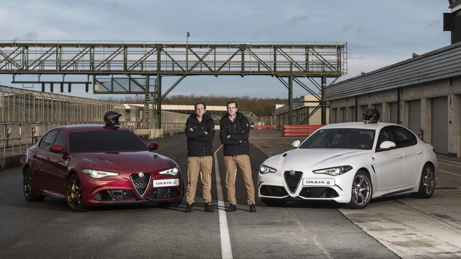 Μετά από δύο μέρες δοκιμών και εξοικείωσης,  ο οδηγός κατάφερε να γράψει χρόνο 1:44:3, παρόλο που δεν μπορούσε να δει τίποτα από τα κρύσταλλα του αυτο