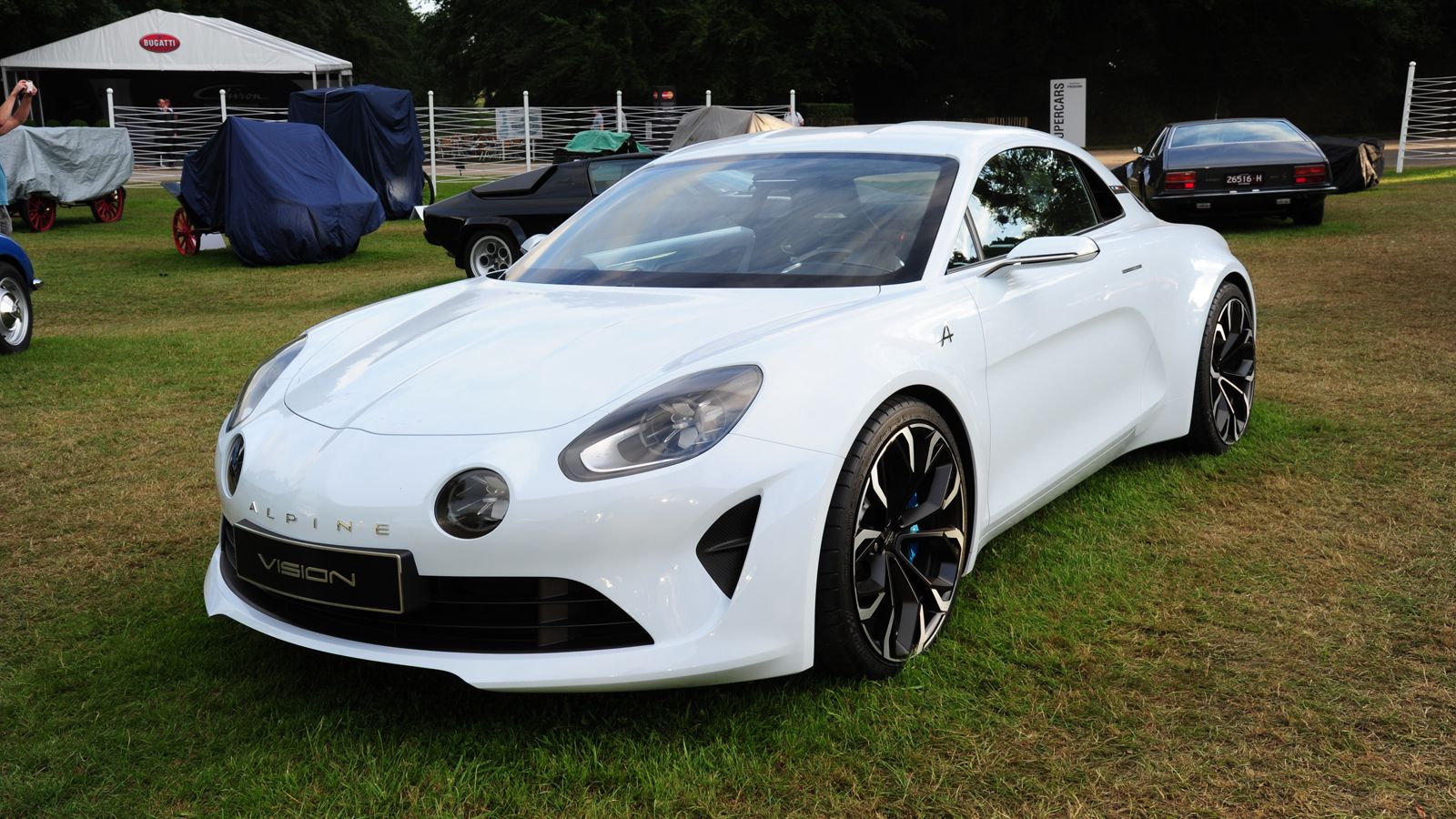 Αυτό που είναι ήδη επιβεβαιωμένο, είναι πως το πρώτο μοντέλο της Alpine θα οδηγήσει στη δημιουργία μιας οικογένειας οχημάτων (στη φωτό το Vision Conce