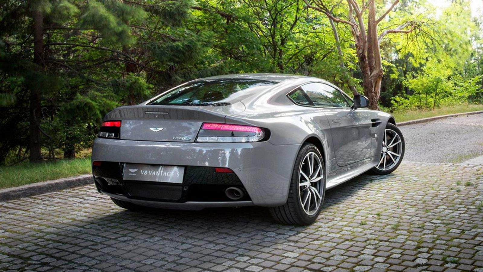 Το τμήμα εξατομίκευσης «Q» της Aston Martin, φτιάχνει αυτοκίνητα κατά παραγγελία των πελατών.