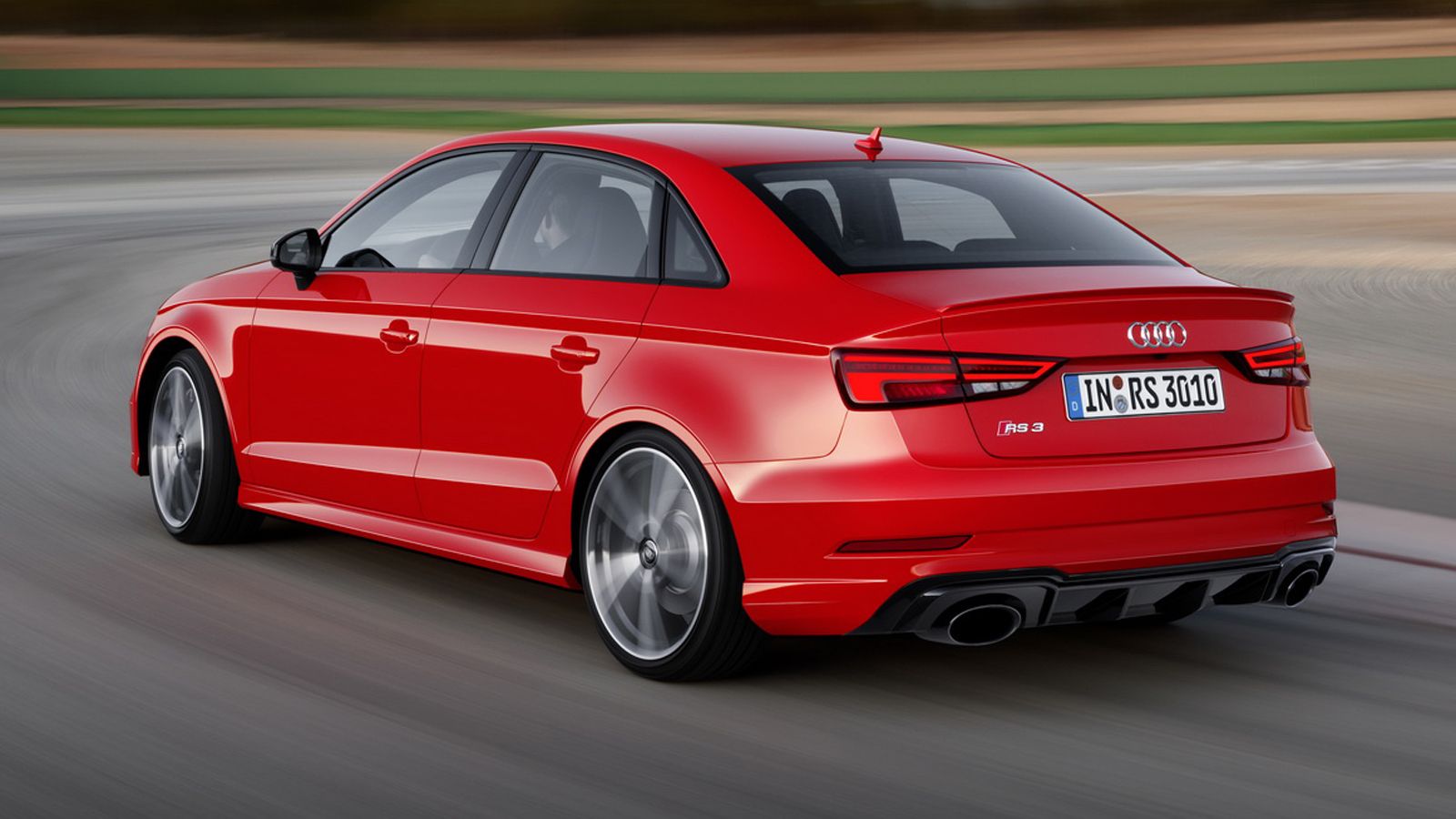 Το RS3 Sedan χρειάζεται μόλις 4,1 δλ. για το 0-100 χλμ./ώρα, ενώ η τελική ταχύτητα περιορίζεται στα 250 χλμ./ώρα. Εκτός αν θέλετε η Audi να την ανεβάσ