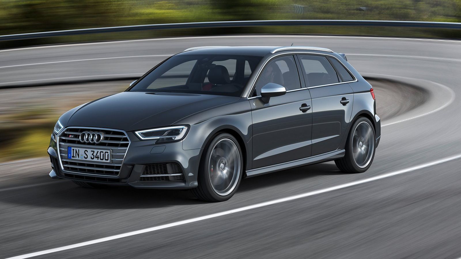 Η νέα εκδοχή του Audi S3 διαθέτει 10 περισσότερους ίππους από πριν, προσφέροντας στον οδηγό του 310 άλογα (στη φωτό το S3 Sportback).