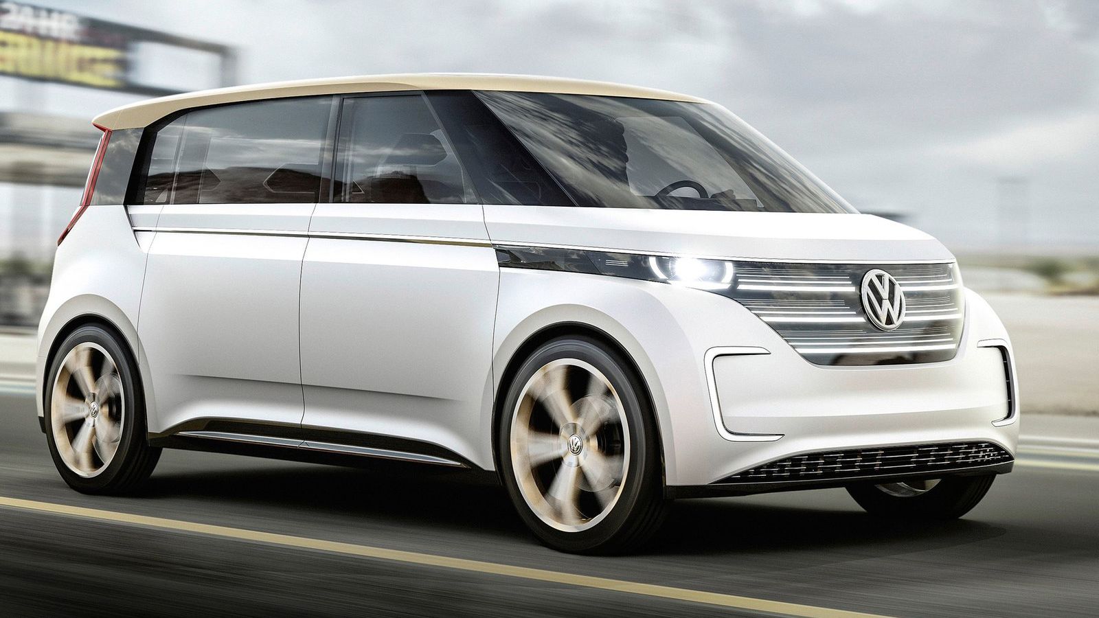 Σύμφωνα με υπευθύνους της VW, η έκδοση παραγωγής ενός αμιγώς ηλεκτροκίνητου οχήματος όπως το BUDD-e είναι σχεδόν σίγουρη μέχρι και το 2020.