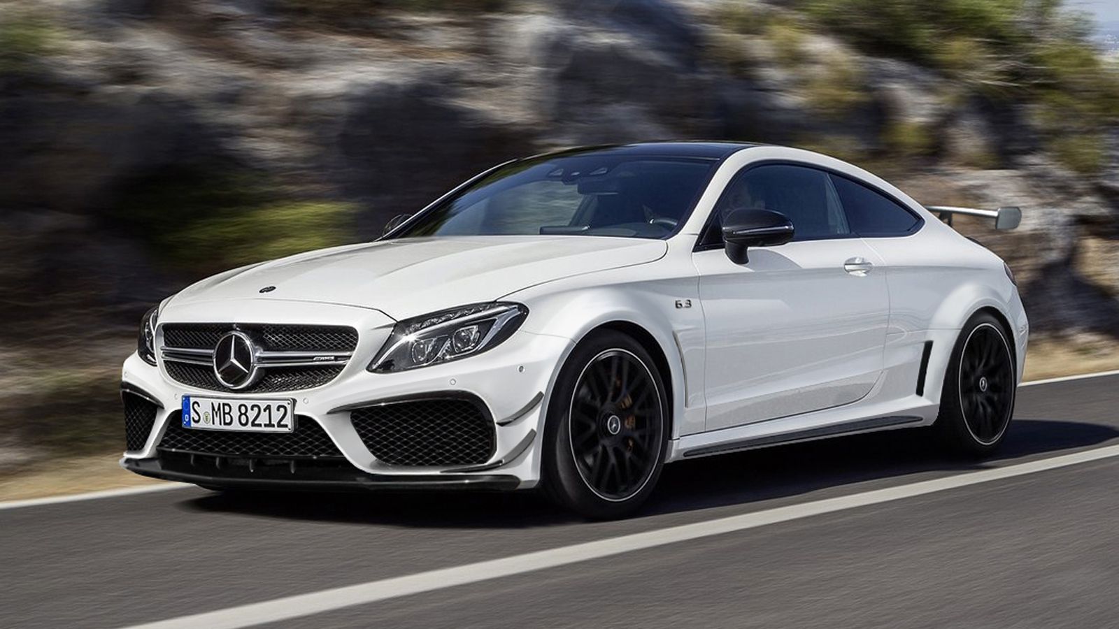 Στη νέα Mercedes-AMG C 63 Black Series (ψηφιακά επεξεργασμένη εικόνα της INDAV Design) ο 4λιτρος twin-turbo V8 κινητήρας προβλέπεται να πλησιάσει τους