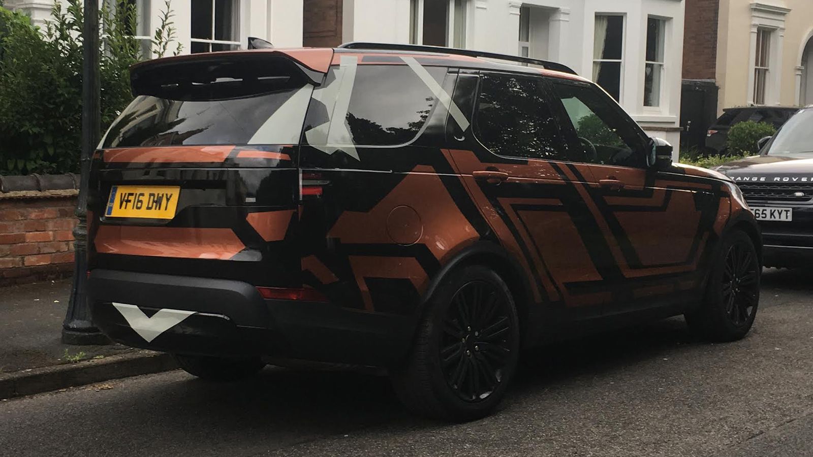 Η μορφή του νέου Discovery θα «οφείλει» πολλά στο Discovery Vision Concept του 2014, με τους ανθρώπους της Jaguar Land Rover να υπόσχονται πιο πολυτελ