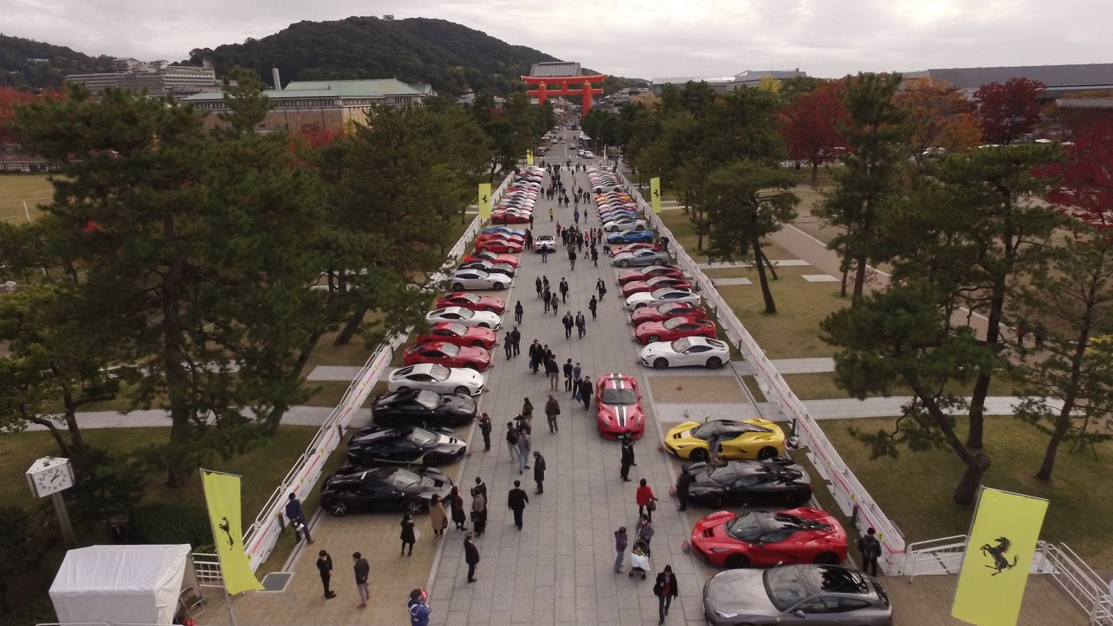 Κορυφαία μοντέλα της Ferrari ταξίδεψαν μέχρι την Ιαπωνία, για τον εορτασμό των 50 χρόνων από την είσοδο της ιταλικής αυτοκινητοβιομηχανίας στην τοπική