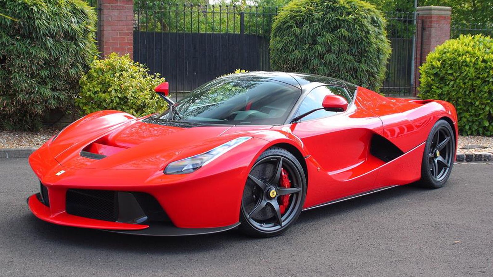 Η εκρηκτική LaFerrari που είναι διαθέσιμη προς πώληση, κρύβει κάτω από το καπό της 963 ίππους