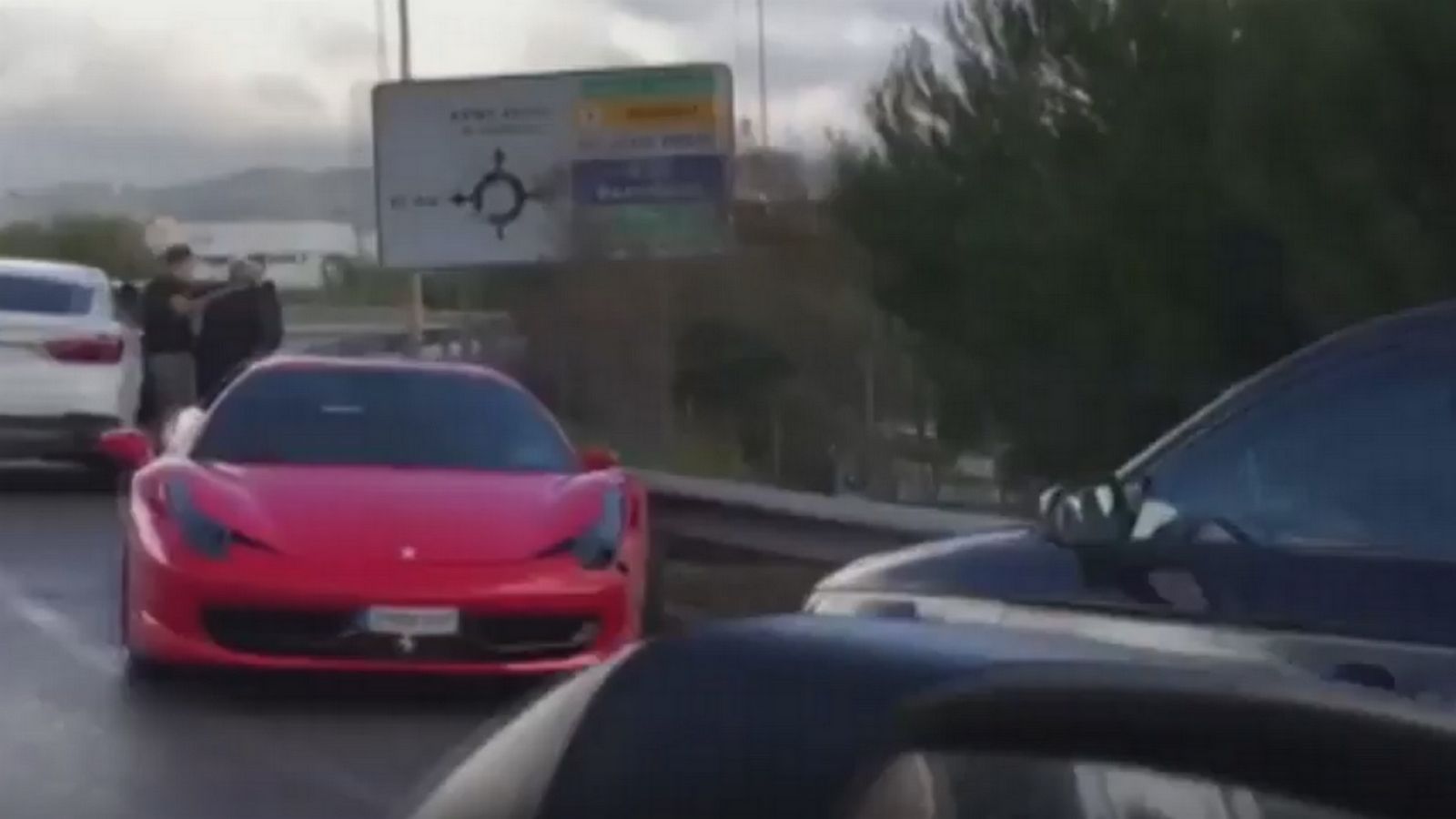 Τράκαρε την καινούργια του Ferrari ο επιθετικός της Μπαρτσελόνα.