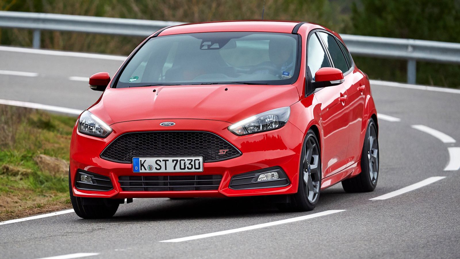 Φαίνεται πως η Ford επαναλαμβάνει με το Focus ST ότι έκανε με το Fiesta ST200. Ετοιμάζει, με άλλα λόγια, μια ισχυρότερη εκδοχή του ST, που θα γεφυρώσε