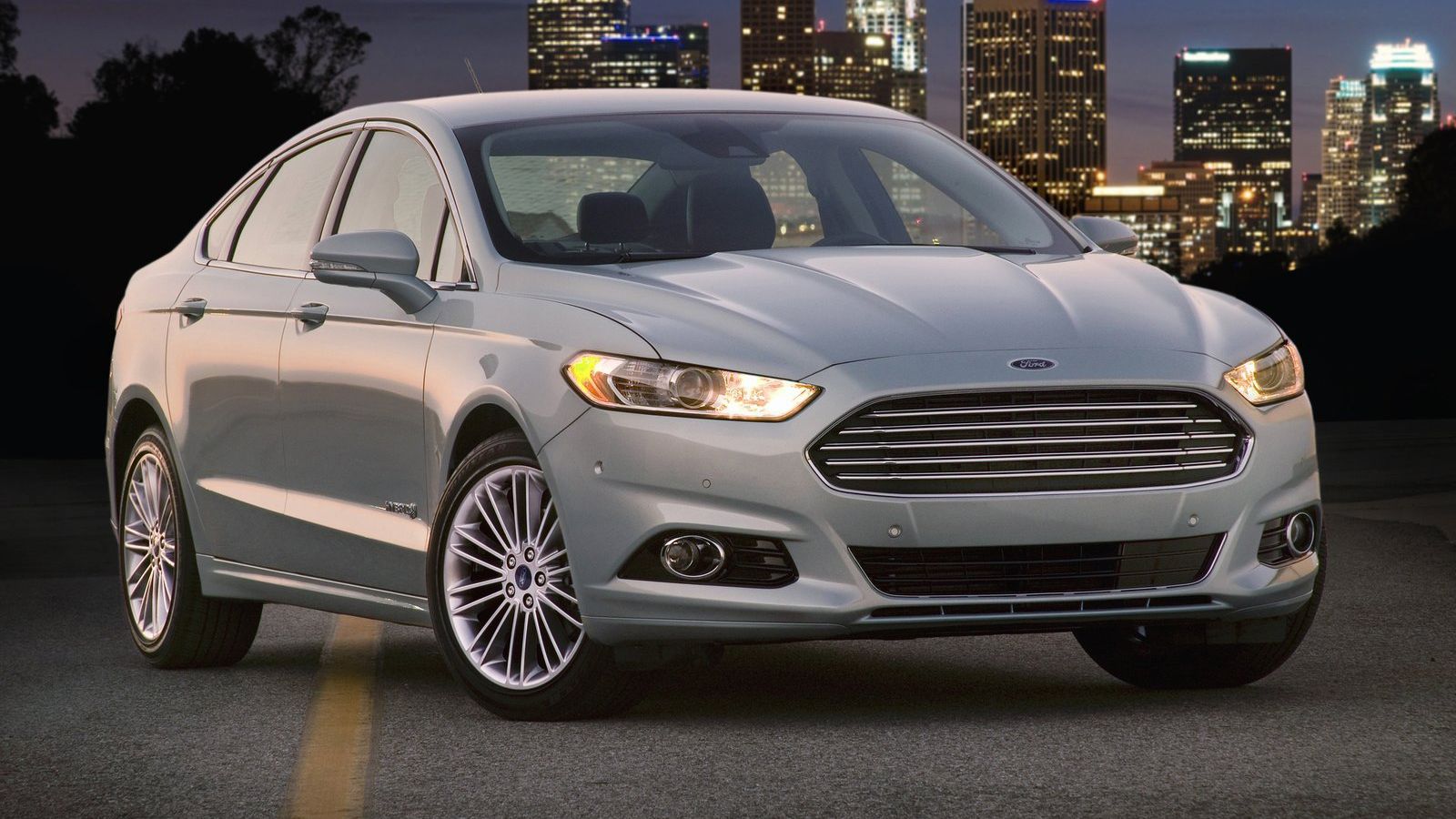 Οι άνθρωποι της Ford φαίνεται πως σχεδιάζουν να παρουσιάσουν ένα μοντέλο που θα ανταγωνιστεί τα Toyota Prius και Hyundai IΟΝΙQ (στη φωτό το Fusion Hyb