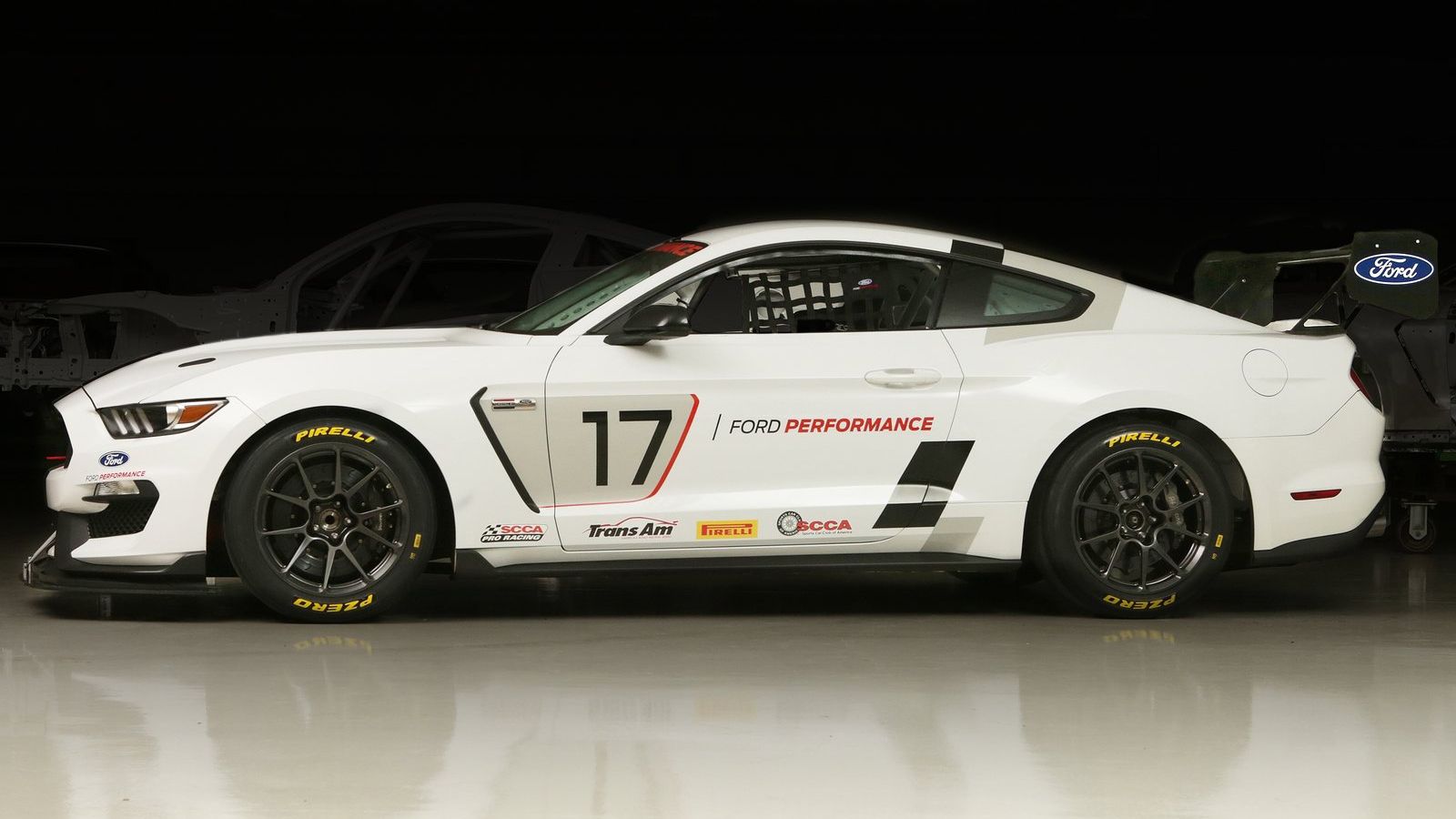Η Ford Performance παρουσιάζει την τελευταία εκδοχή πίστας της Mustang Shelby GT350R, την FP350S που δεν έχει άδεια να κυκλοφορεί στο δρόμο, αφού δημι