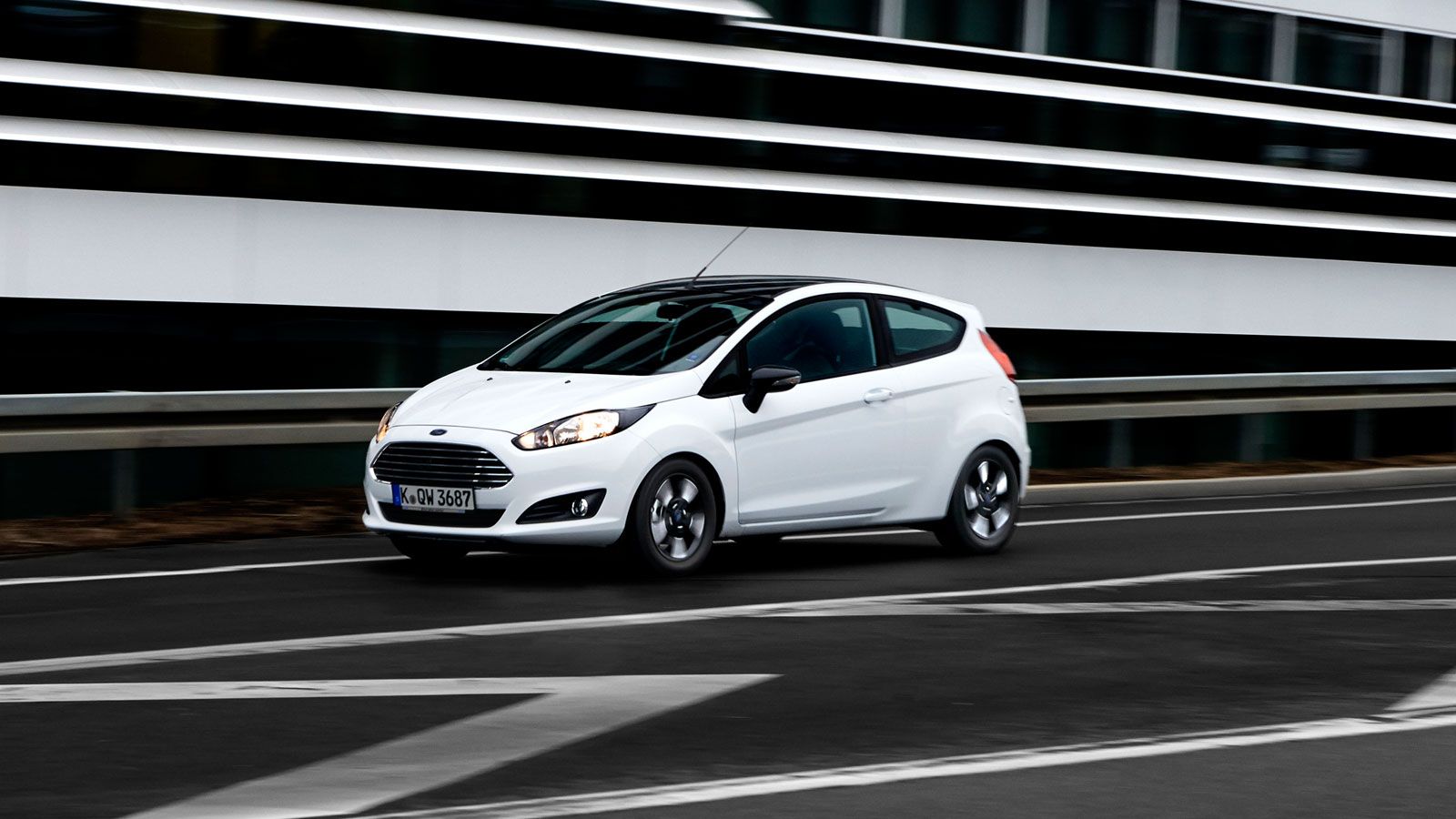To Ford Fiesta είναι διαθέσιμο από 10.736 ευρώ στην βενζινοκίνητη έκδοση Trend 1.000 κυβικών και 80 ίππων. 