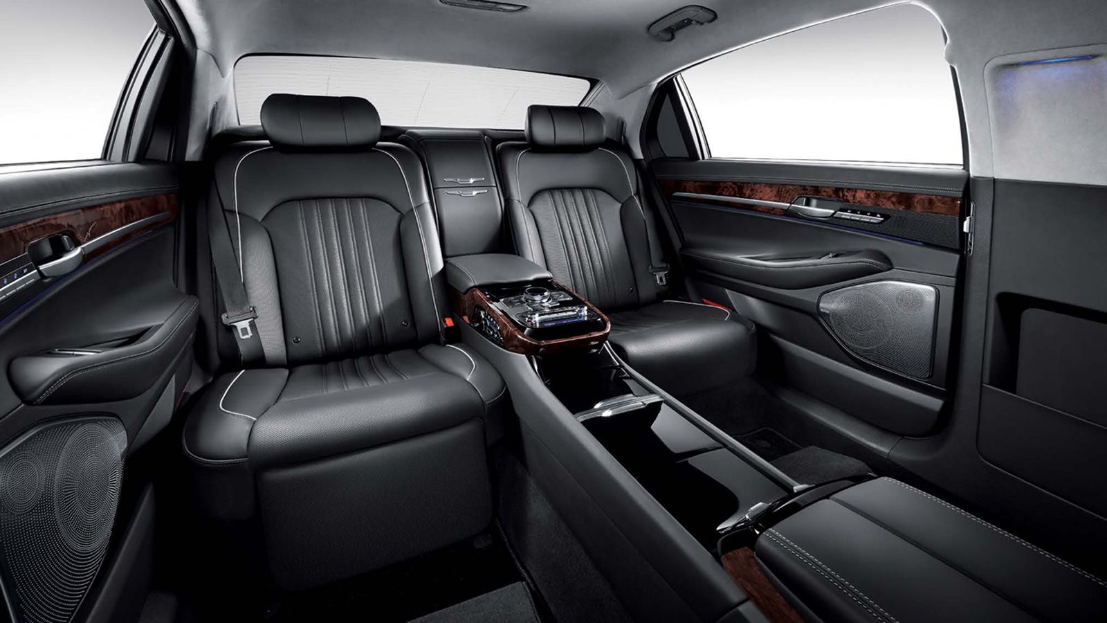 Τι και αν –προφανώς- οι Κορεάτες δεν είναι ακόμα στο επίπεδο να ανταγωνιστούν τη Mercedes-Maybach S-Class. Τα σχέδιά τους είναι μακροχρόνια̷