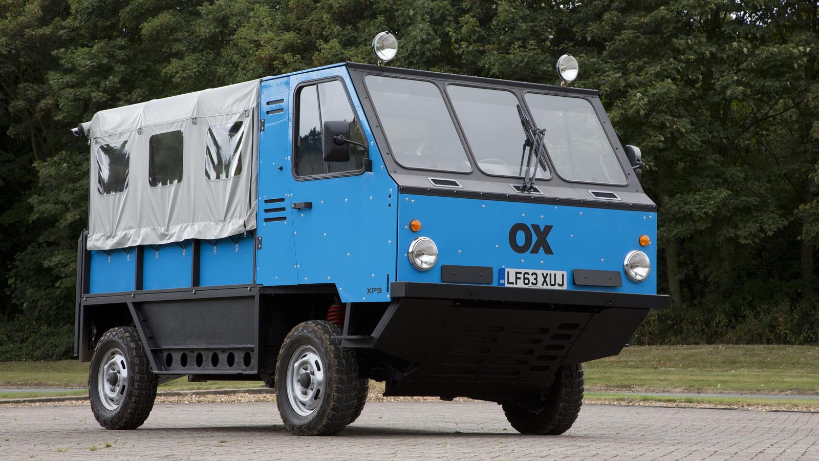Το Global Vehicle Trust OX έχει μήκος 4.229 χλστ. πλάτος 2.070 χλστ. και ύψος 2.302 χλστ. Με μεταξόνιο 2.560 χλστ., μπορεί να μεταφέρει μέχρι και 13 ά