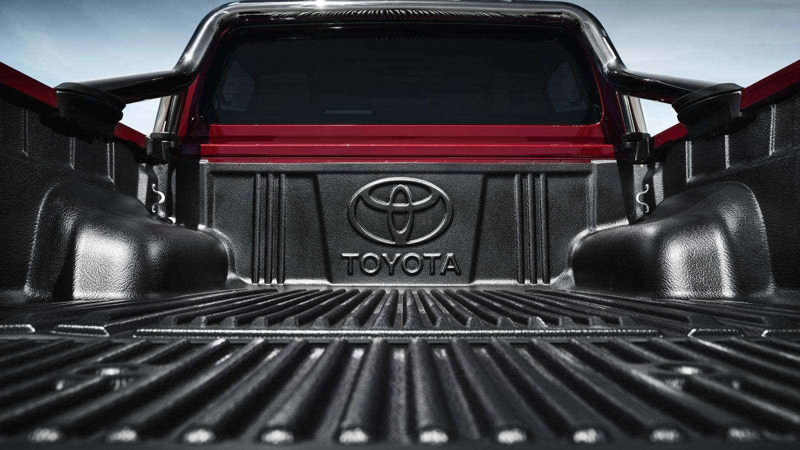 H νέα γενιά του Hilux προσφέρει τη δυνατότητα υποστήριξης φορτίων βάρους άνω του ενός τόνου σε όλες τις εκδόσεις του.