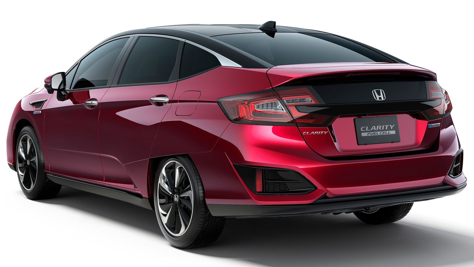 Το Honda Clarity Fuel Cell διαθέτει μια δεξαμενή υδρογόνου 141 λίτρων, η οποία χαρίζει του χαρίζει αυτονομία έως και 750 χλμ., ενώ γεμίζει σε τρία περ