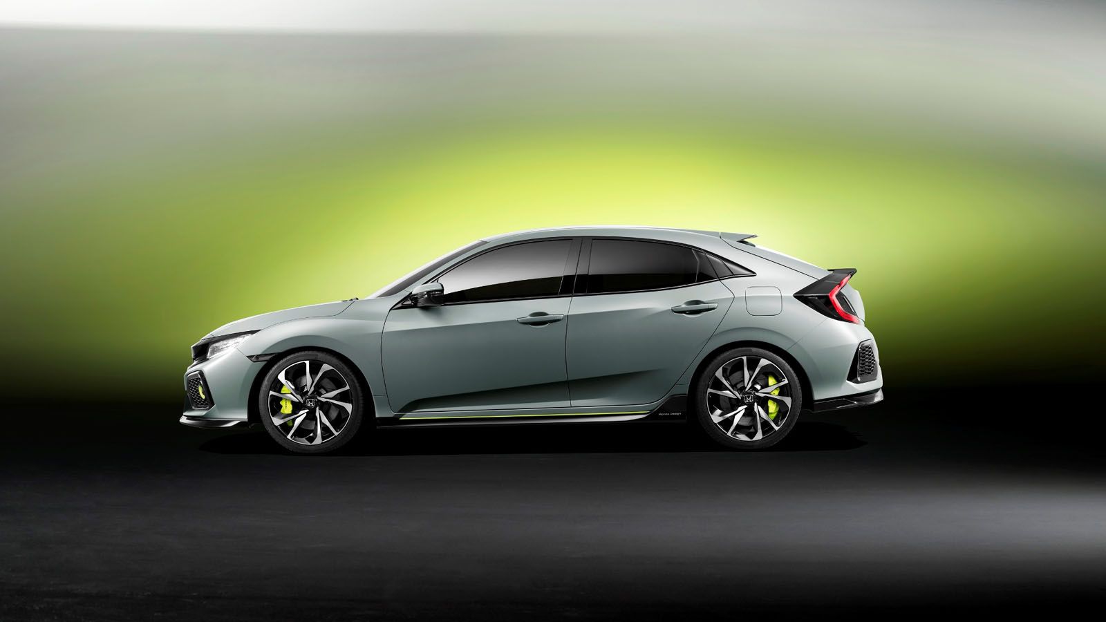Το νέο Civic hatchback βρίσκεται στο +30 χλστ. σε πλάτος, και -+130 χλστ. σε μήκος σε σχέση με την τρέχουσα γενιά, ενώ είναι κατά 20 χλστ. χαμηλότερο.