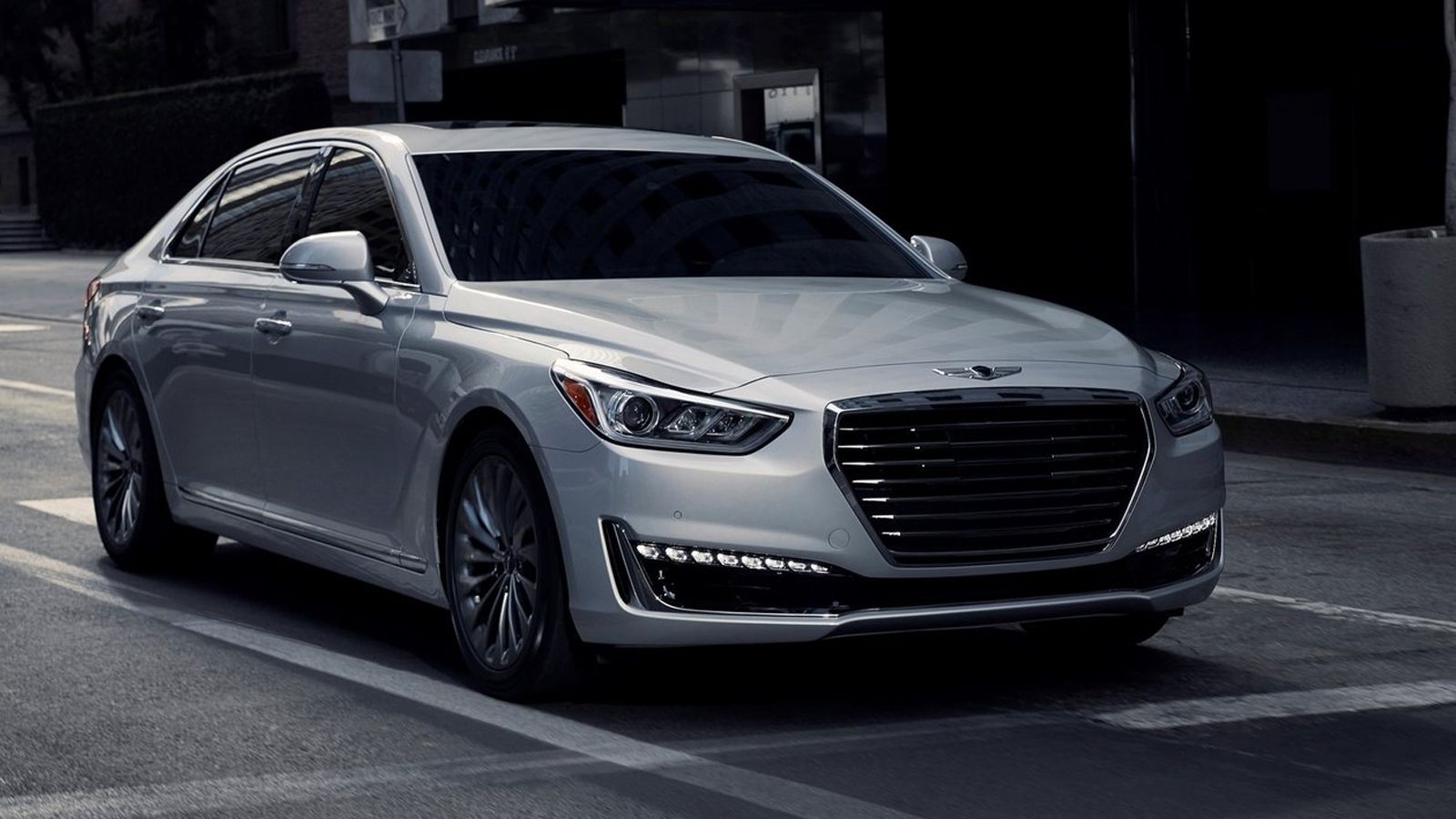 Μέχρι να αποκτήσει diesel κινητήρες και SUV μοντέλα, η Genesis της Hyundai δεν επιχειρεί να ανταγωνιστεί στην premium αγορά της Ευρώπης. Ετοιμάζεται τ