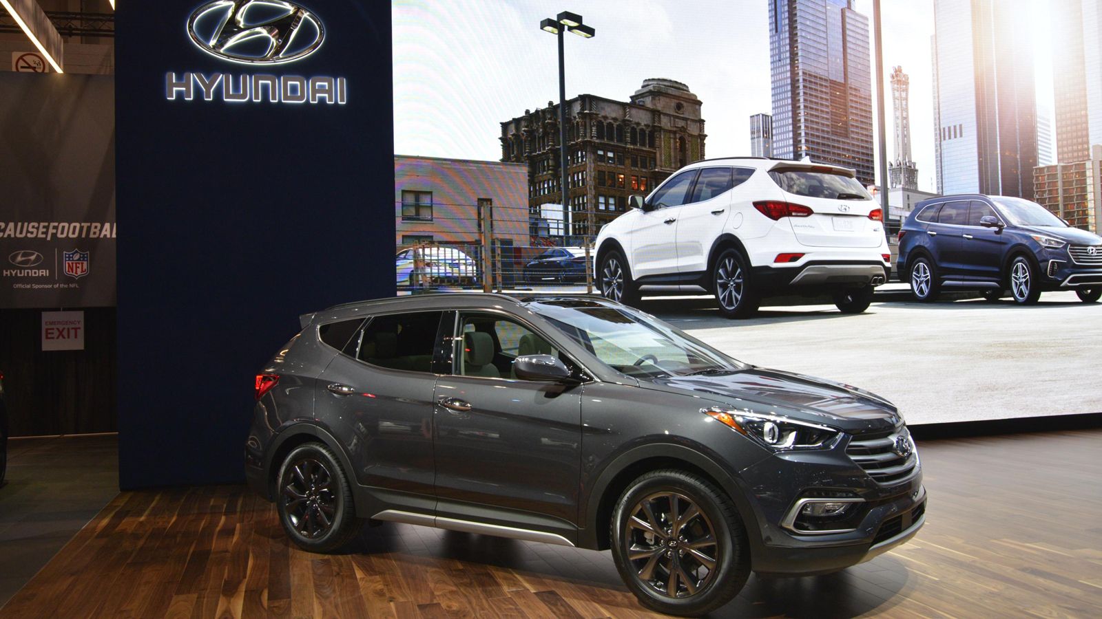 Στο περίπτερο της Hyundai στην έκθεση του Σικάγο, βρέθηκε η ανανεωμένη εκδοχή του Santa Fe, αλλά και το περισσότερο σπορ alter ego του, το τουρμπάτο S