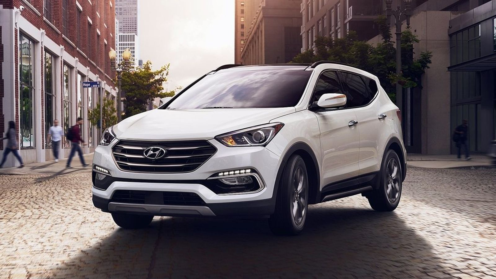Το Santa Fe Sport εξοπλίζεται με τον 2λιτρο turbo κινητήρα των 245 ίππων. 