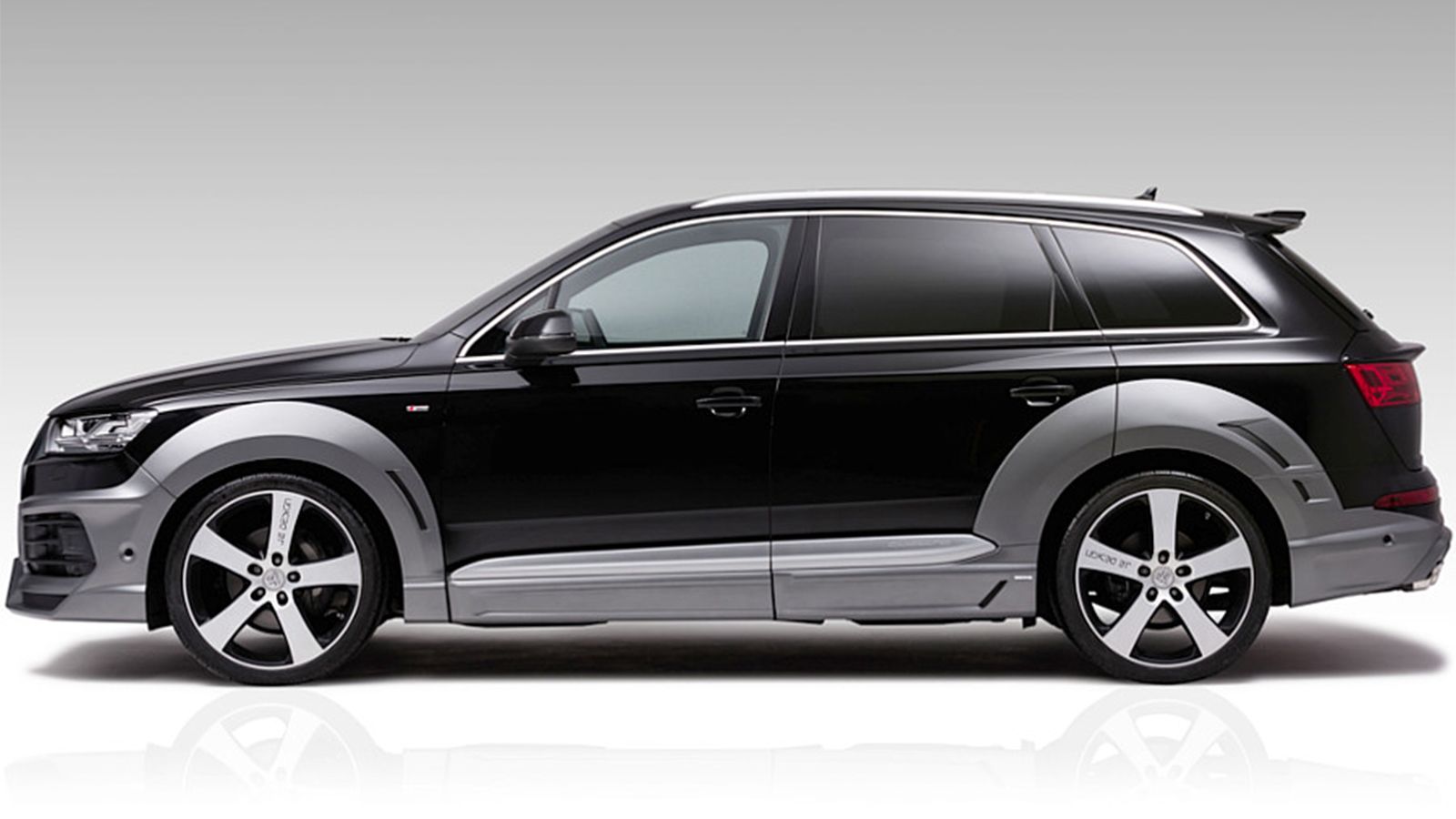 Οι ζάντες 22 ιντσών της Je Design «χάνονται» στο ογκώδες σύνολο.