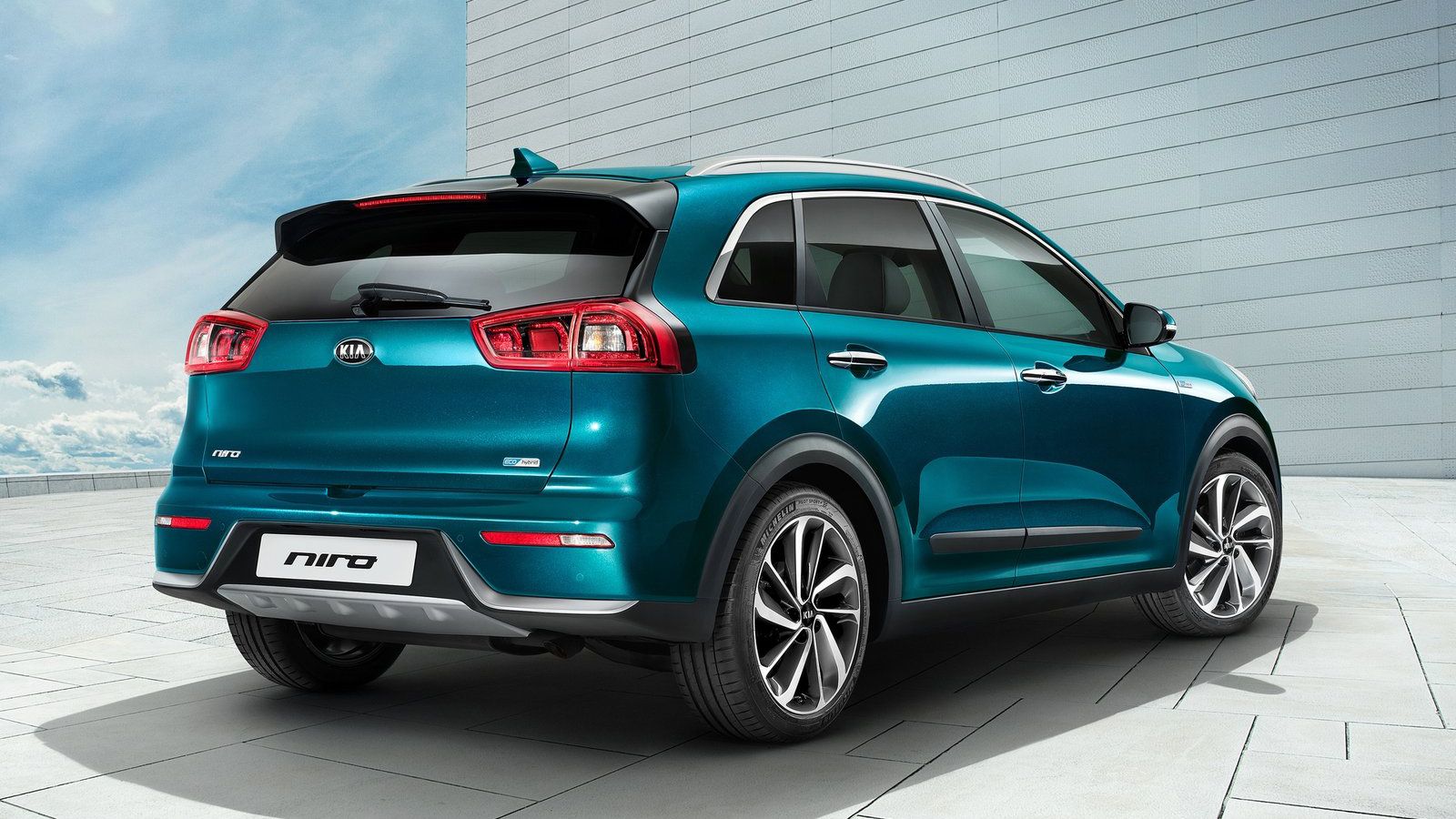 Φανταζόμαστε πως το μικρό SUV της Kia θα στηρίζεται στην πλατφόρμα του επόμενης γενιάς Rio και πως θα είναι μικρότερο από το νέο Kia Niro (φωτό) των 4