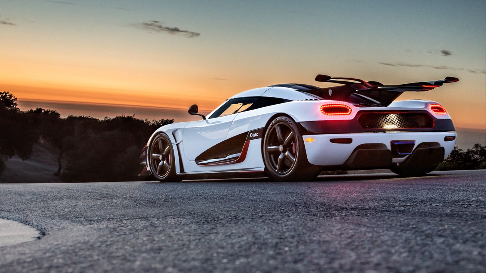 Η Koenigsegg, η σουηδική εταιρεία κατασκευής υπερ-αυτοκινήτων, ανακοίνωσε πως θα προσπαθήσει με το One:1, να σπάσει το ρεκόρ χρόνου στο Nurburgring γι