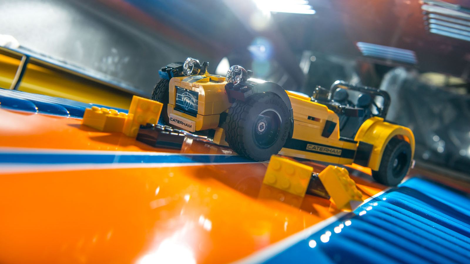 Η δανέζικη εταιρεία παιχνιδιών Lego, παρουσίασε τη δική της έκδοση του Caterham 620R, η οποία αποτελείται από 770 κομμάτια. 