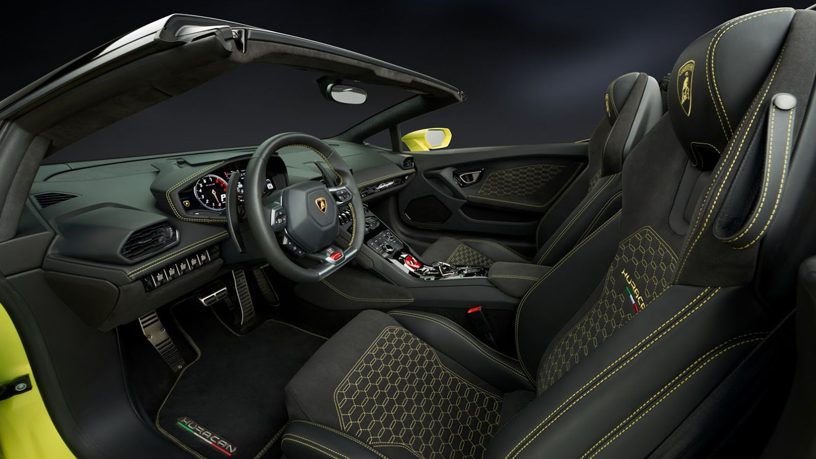 Το λανσάρισμα της Lamborghini Huracan Spyder θα γίνει στις αρχές του 2017 χωρίς ακόμα να έχουν ανακοινωθεί οι τιμές της. 