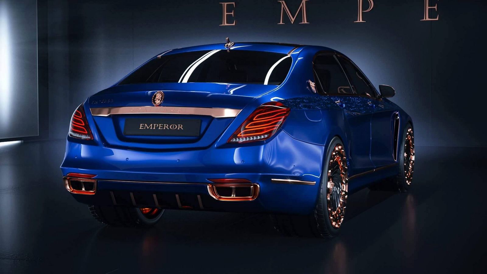 Εξωτερικά εκτός από το bodykit, έχουν τοποθετηθεί ροζ χρυσός 24 καρατιών, ξύλο και δέρμα. Οι τροχοί, πάλι, είναι βαμμένοι σε μαύρο και χρυσό χρώμα, εν