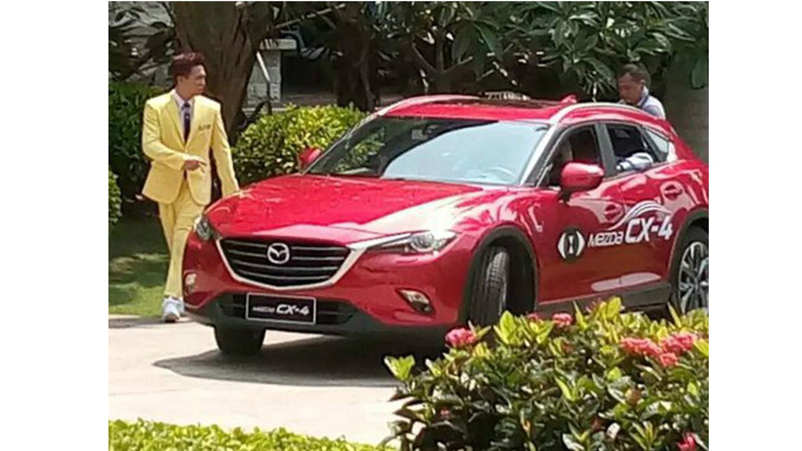 Το Mazda CX-4 διαθέτει μια coupe λογικής σχεδίαση, θέλοντας να αναμετρηθεί με μοντέλα όπως η BMW X4, η Mercedes-Benz GLC Coupe και το Range Rover Evoq