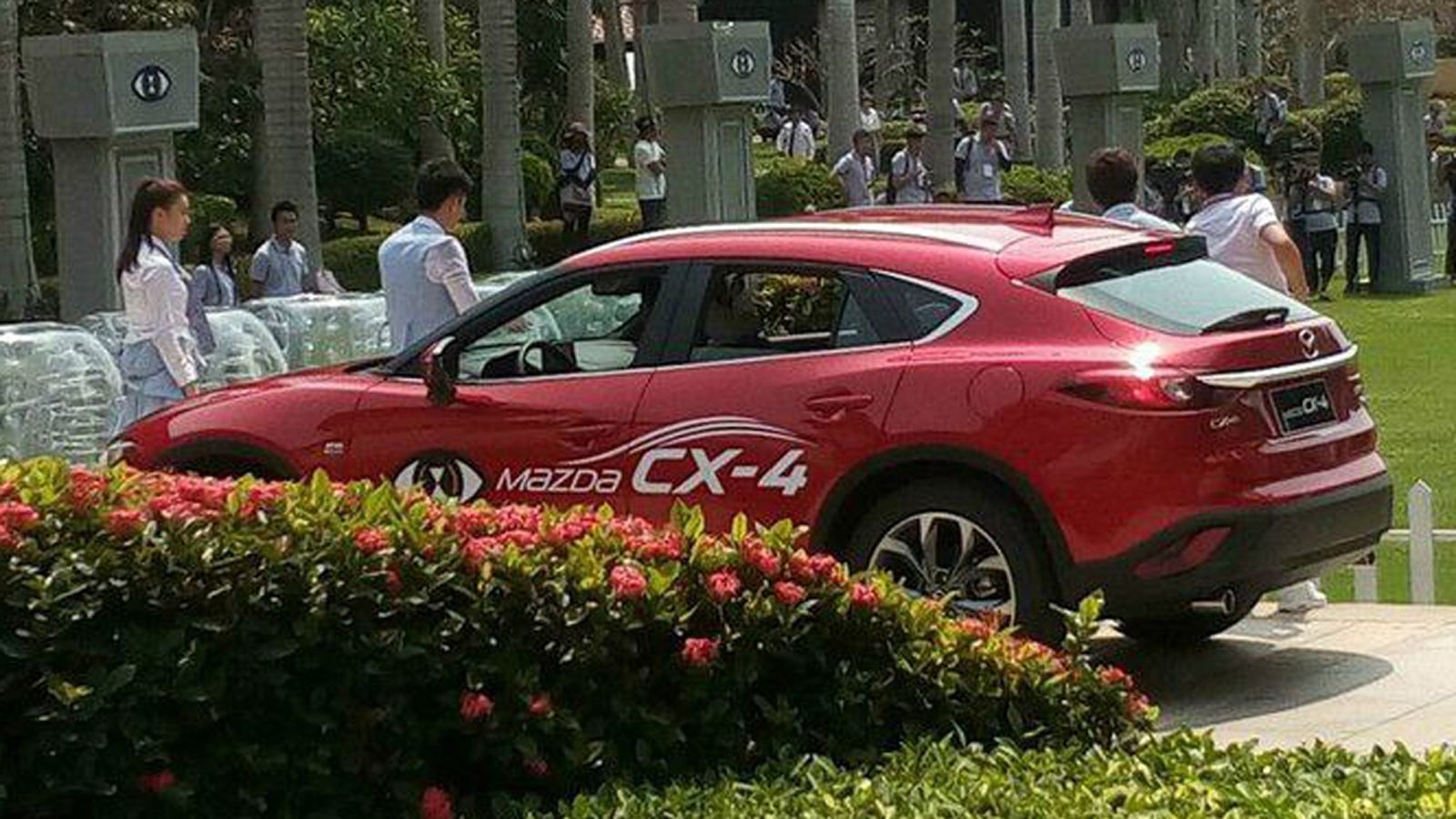 Oι φήμες θέλουν τη Mazda να προορίζει το CX-4 αποκλειστικά για την Κίνα. Περισσότερα θα ξέρουμε στις 25 Απριλίου, όταν και το αυτοκίνητο θα παρουσιαστ