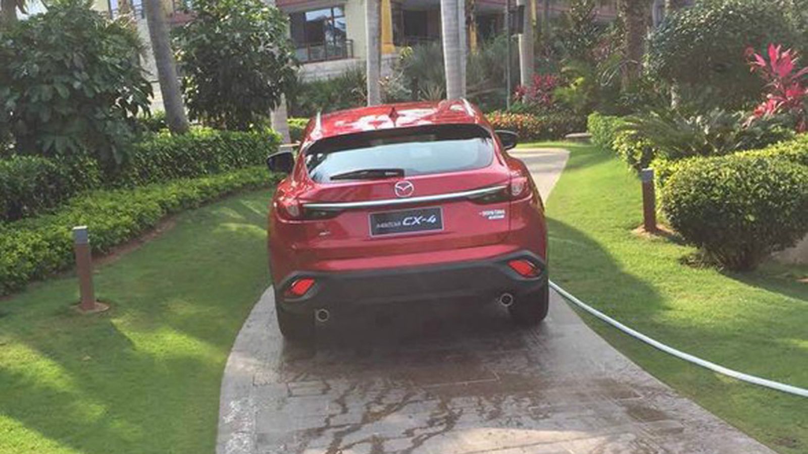 Το νέο Mazda CX-4 θα κινείται από δύο 4κύλινδρα σύνολα βενζίνης, τα οποία προέρχονται από το CX-5. Η βασική έκδοση θα έχει 2.0 SKYACTIV-G μοτέρ των 15