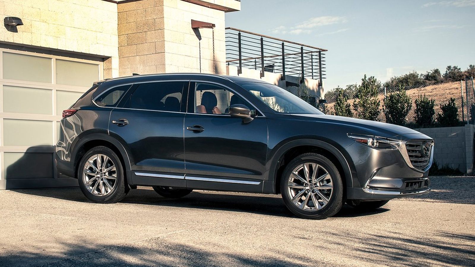 Το να προσθέσει στις επιλογές και το CX-9, θα έδινε στην Mazda την ευκαιρία να ανταγωνιστεί μοντέλα όπως τα VW Touareg και Kia Sorento.