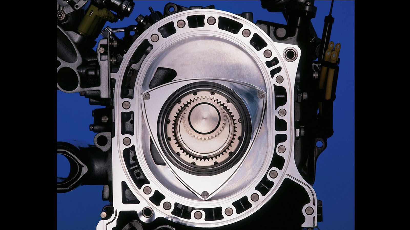 Με νέο Wankel κινητήρα τεχνολογίας SkyActiv θα εφοδιάσει τον αντικαταστάτη του RX-8 η Mazda. Η έγχρωμη φωτογραφία είναι από τον κινητήρα του RX-8.
