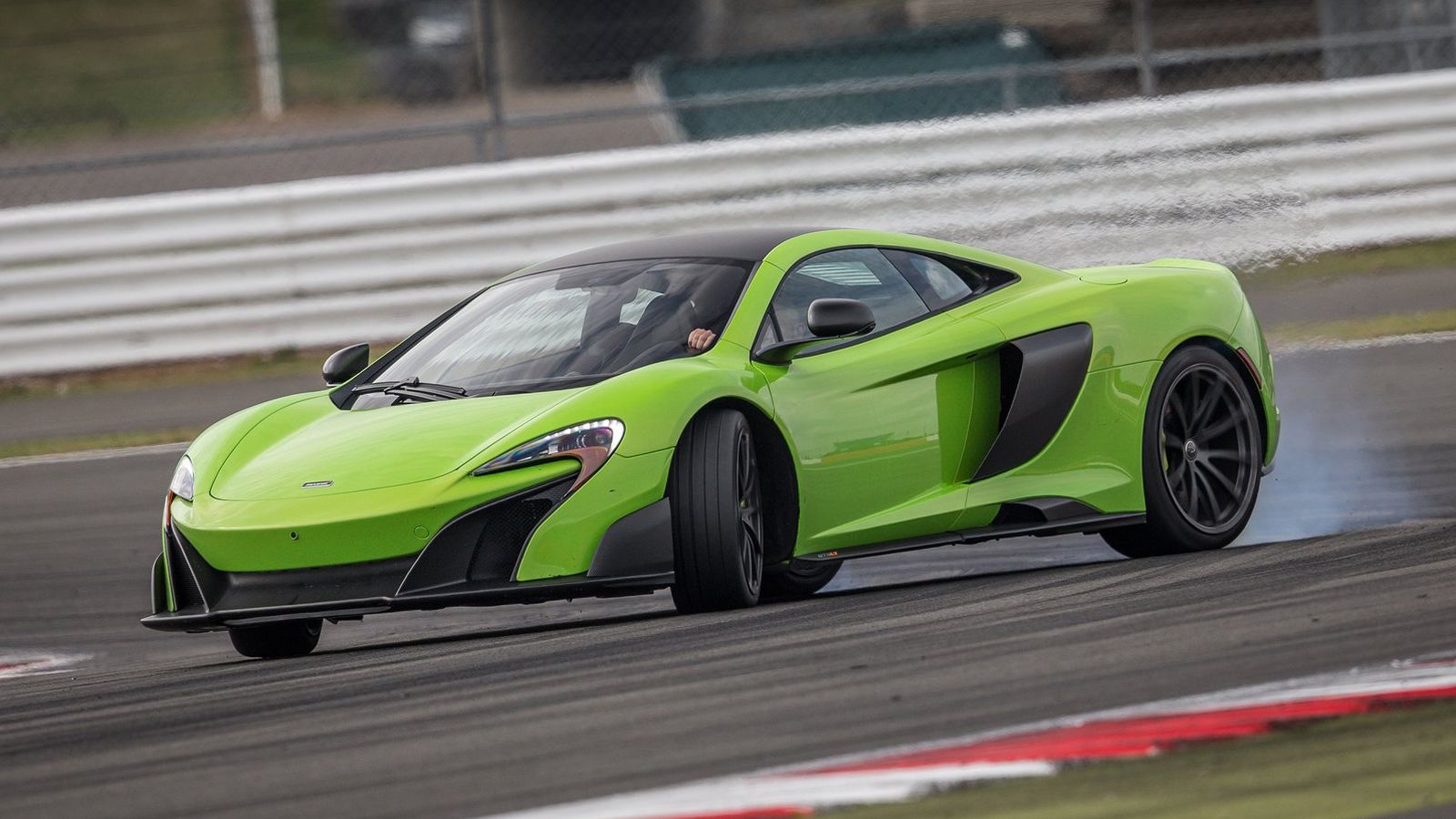 Ο CEO της McLaren Automotive, Mike Flewitt, ανακοίνωσε πως θέλουν να λανσάρουν με ορίζοντα εξαετίας, 15 νέα μοντέλα ή εκδόσεις. Για να γίνει αυτό θα υ