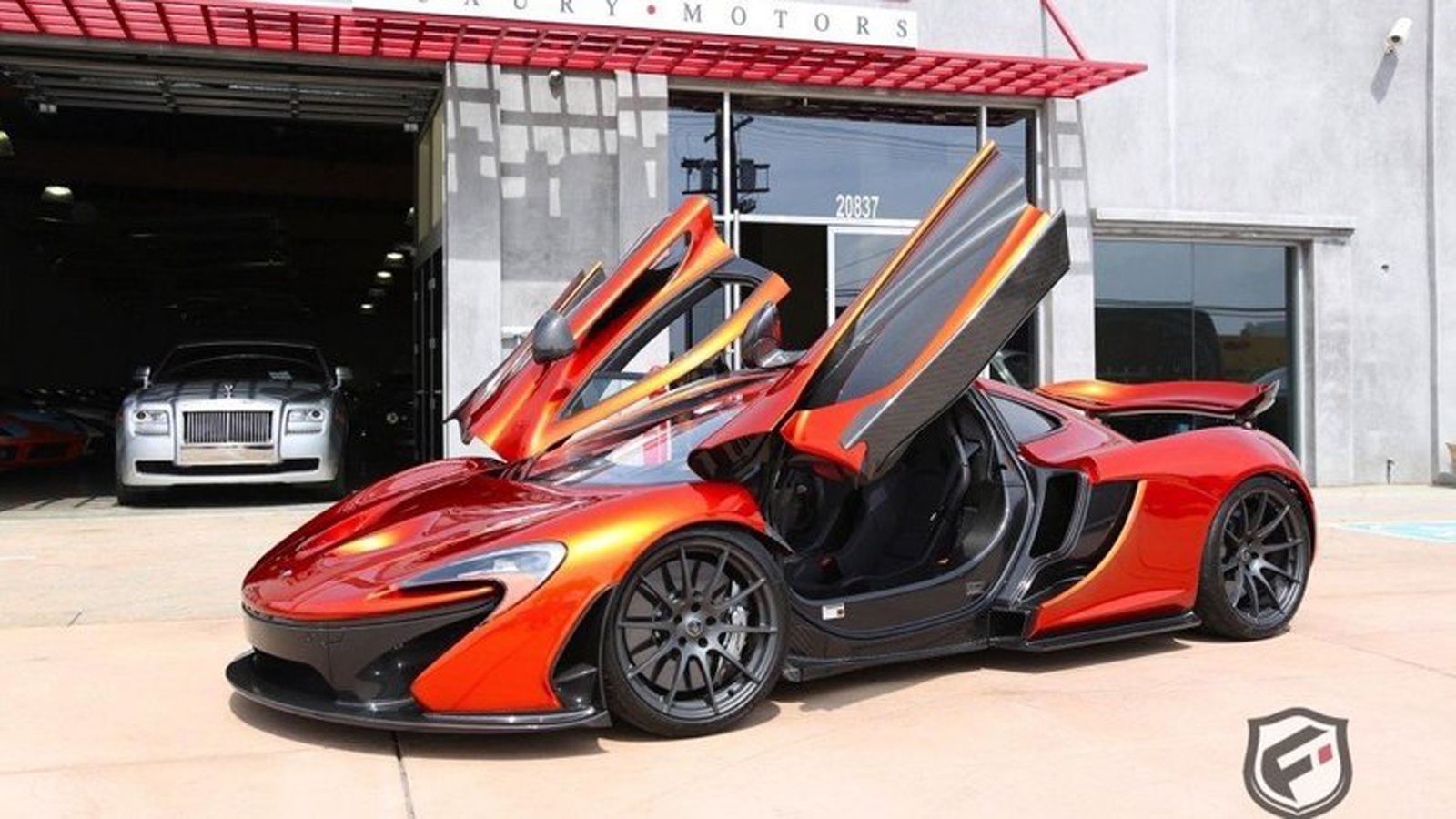 Το υβριδικό supercar μπήκε στην λίστα πώλησης, από την Fusion Luxury Motors και έχει στο οδόμετρο του μόλις 1.100 χλμ.