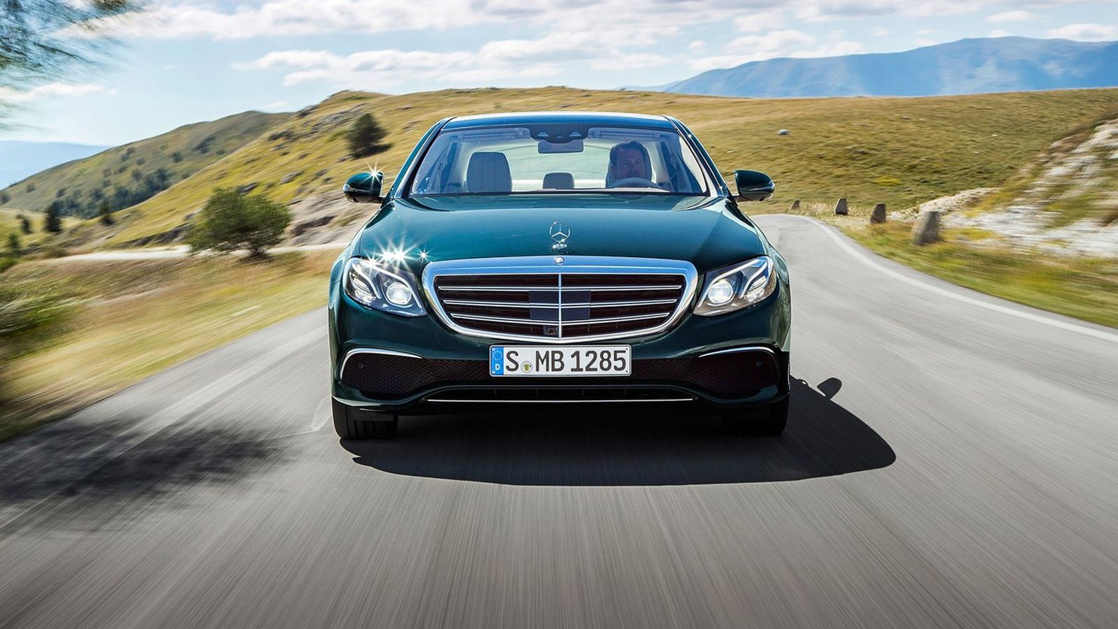 Η νέα Mercedes-Benz E-Class Coupe (στη φωτό η sedan) θα ακολουθήσει τα χνάρια των C-Class Coupe και S-Class Coupe, ενώ θα τοποθετηθεί ανάμεσά τους.