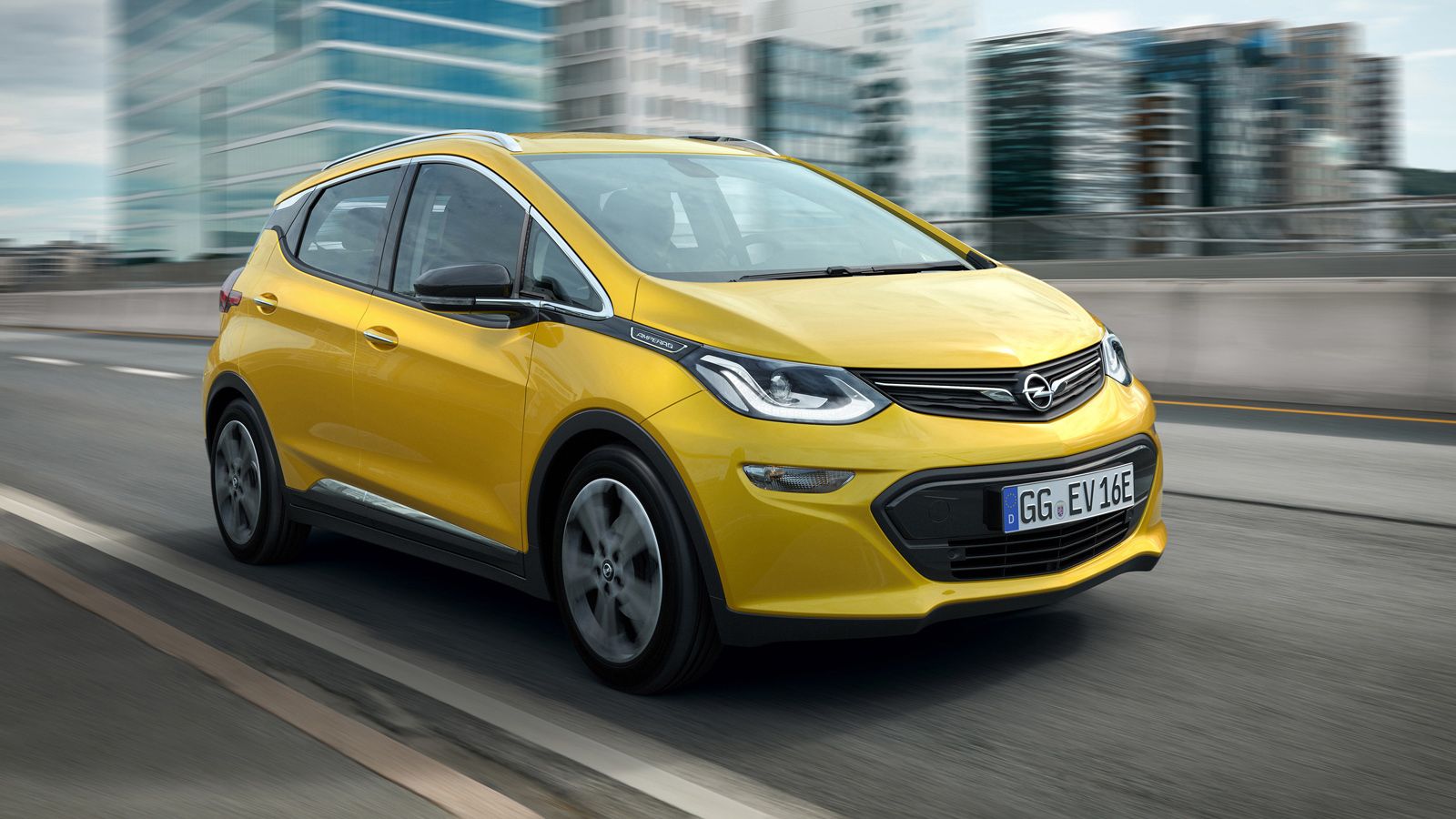 Το νέο ηλεκτροκίνητο Opel Ampera-e, σύμφωνα με το Νέο Ευρωπαϊκό Κύκλο Οδήγησης (NEDC), μπορεί να ξεπεράσει τον περιορισμό των 400 χλμ. πριν χρειαστεί 