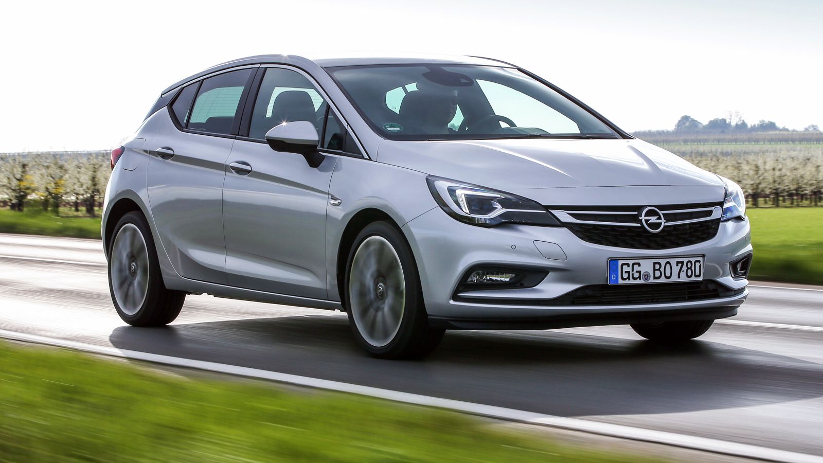 Το hatchback της Opel εξοπλίζεται αποκλειστικά με 6άρι μηχανικό κιβώτιο και κάνει το 0-100 χλμ./ώρα σε 8,6 δλ., ενώ χρειάζεται 7,5 δλ. για το 70-120 χ