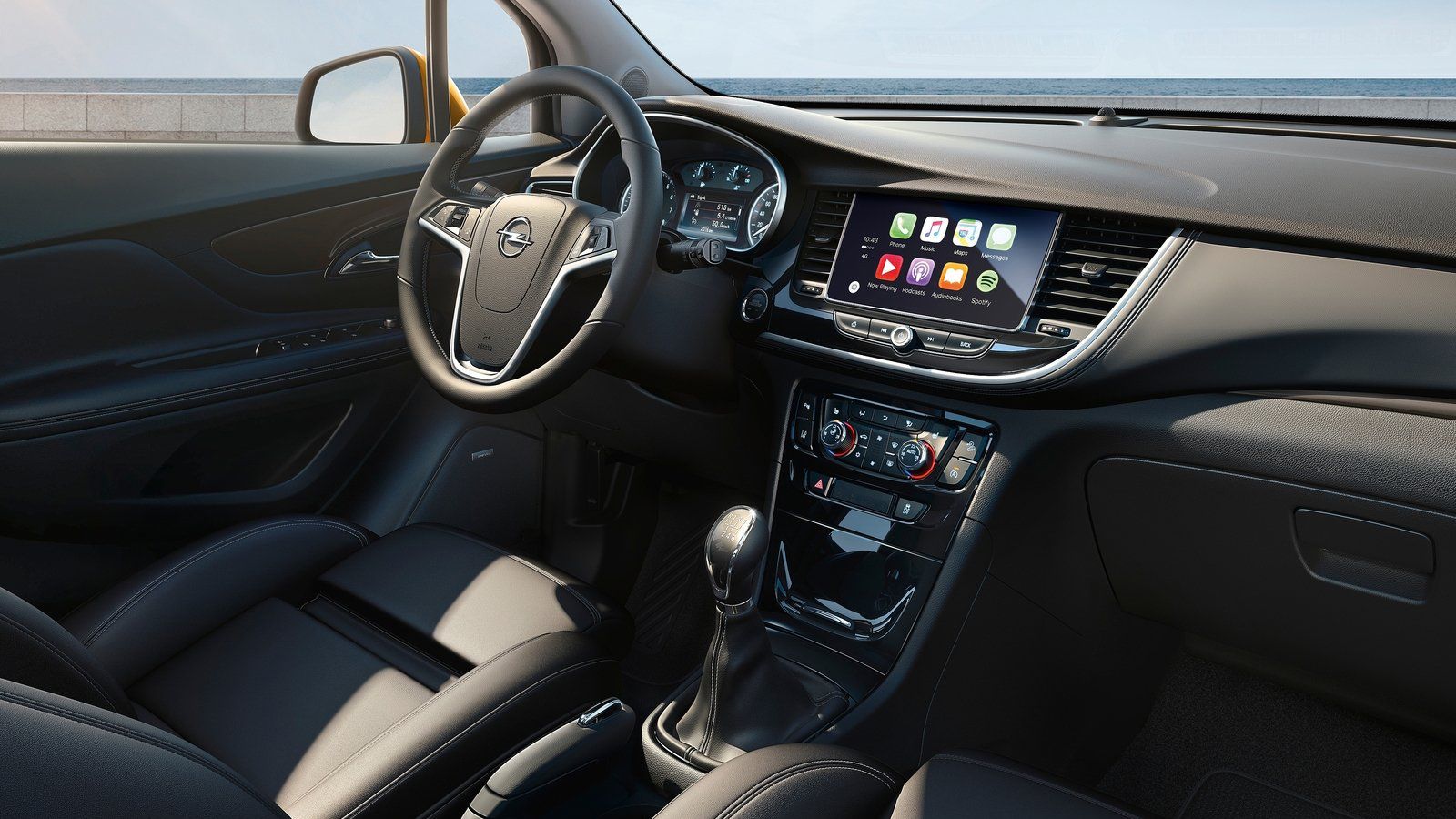 Το νέο Opel MOKKA X διατίθεται στις εξοπλιστικές εκδόσεις Active, Color Active και Innovation.