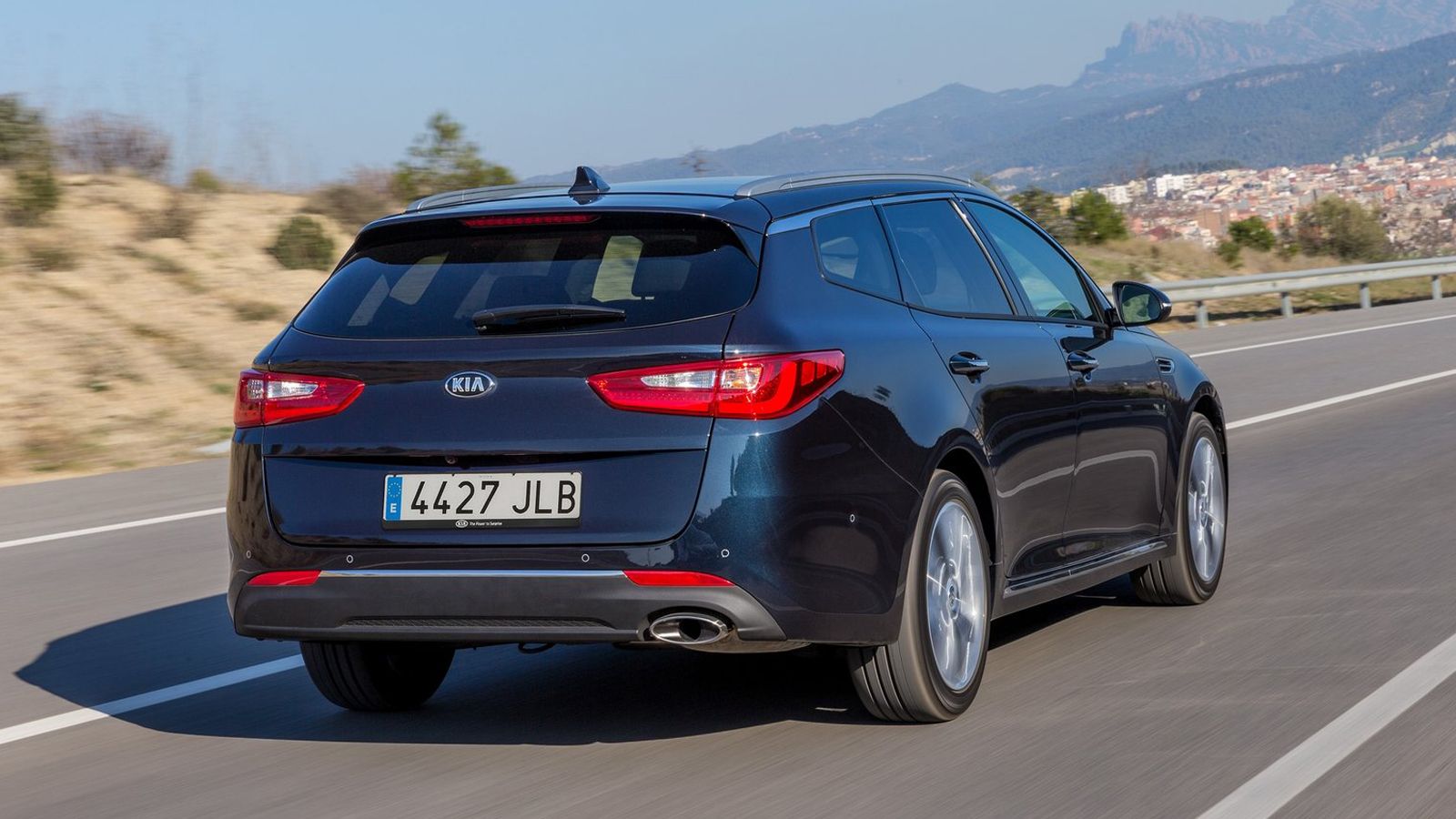 Το Optima Sportswagon προφανώς αποτελεί τη station wagon εκδοχή του Optima, ενώ με μήκος 4.855 χλστ. (όσο και το sedan), αποτελεί το πρώτο μεσαίο wago